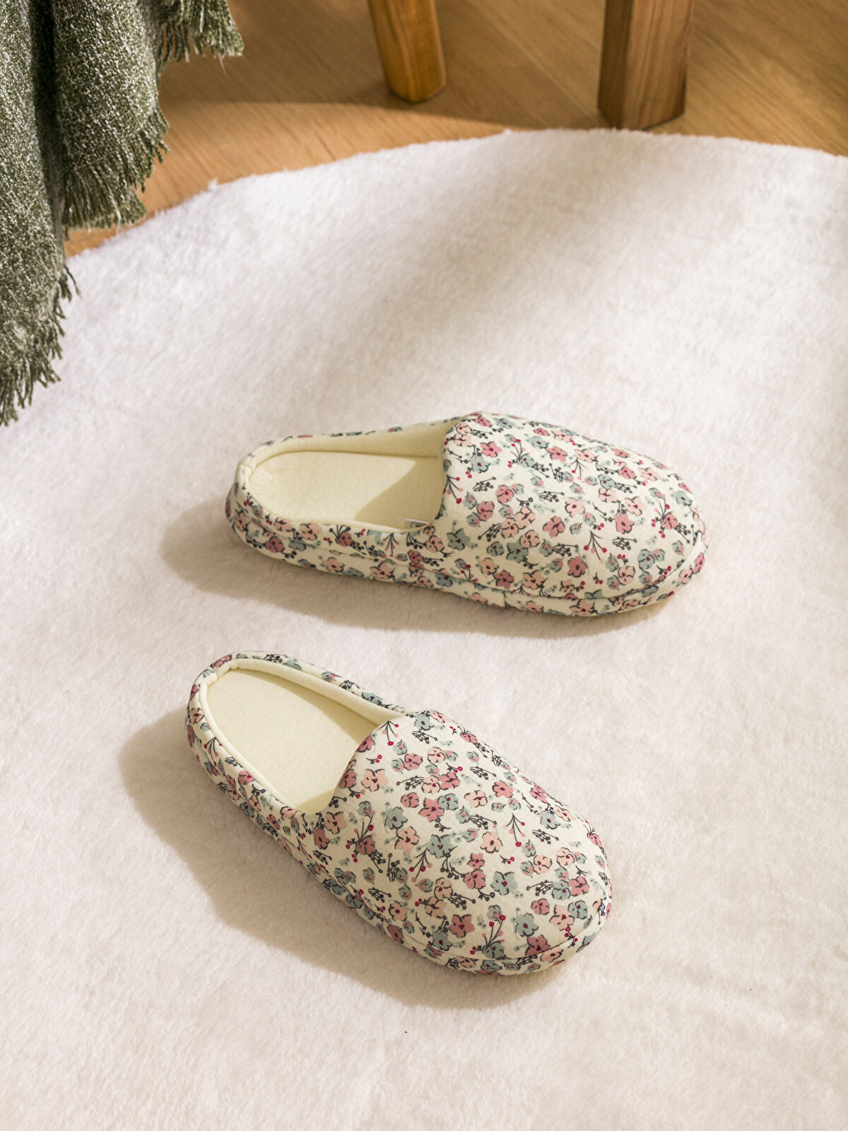 Flower Patterned Women's House Slippers