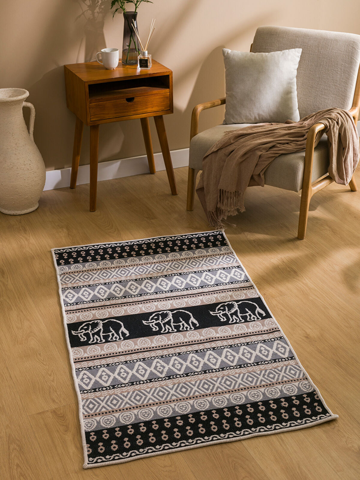 Ethnic Design Carpet 80x140 cm