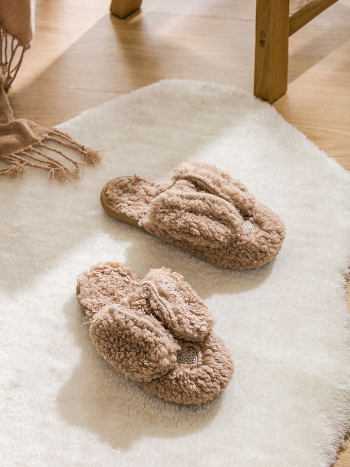 Detailed 3D Applique Women's Home Slipper