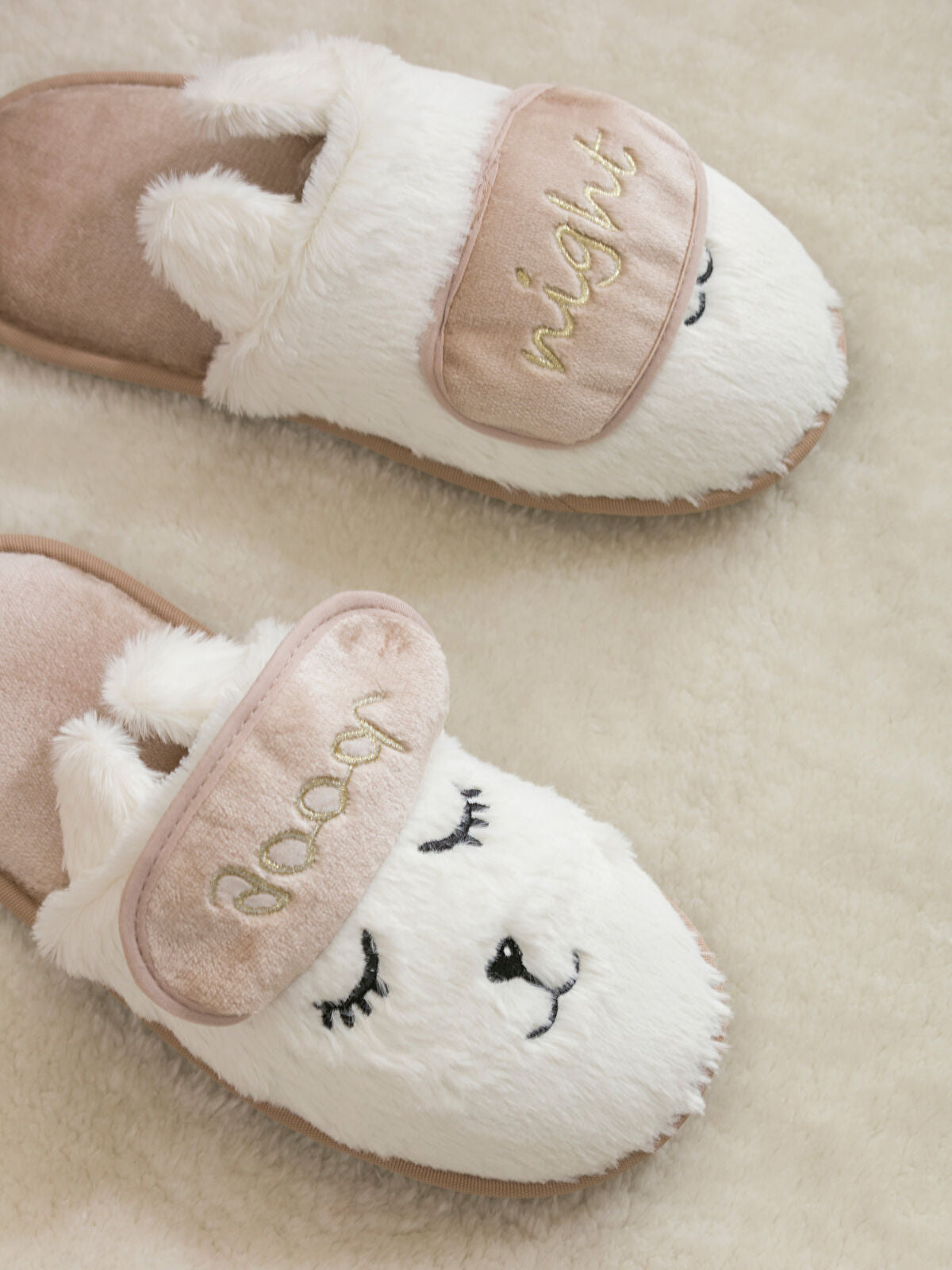 Detailed Applique 3D Embellished Fleece Women's Home Slipper
