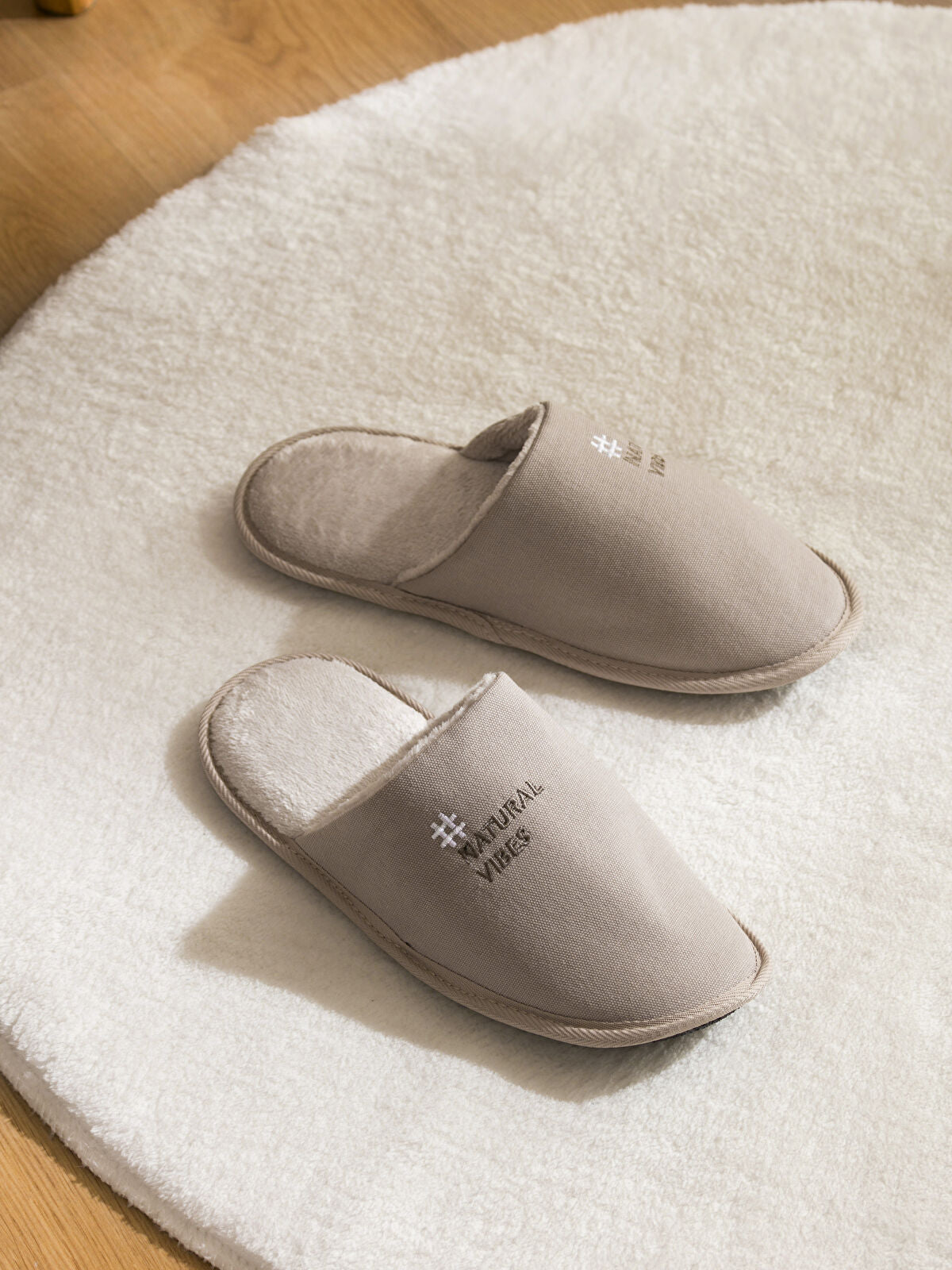 Nail-Studded Men's House Slipper