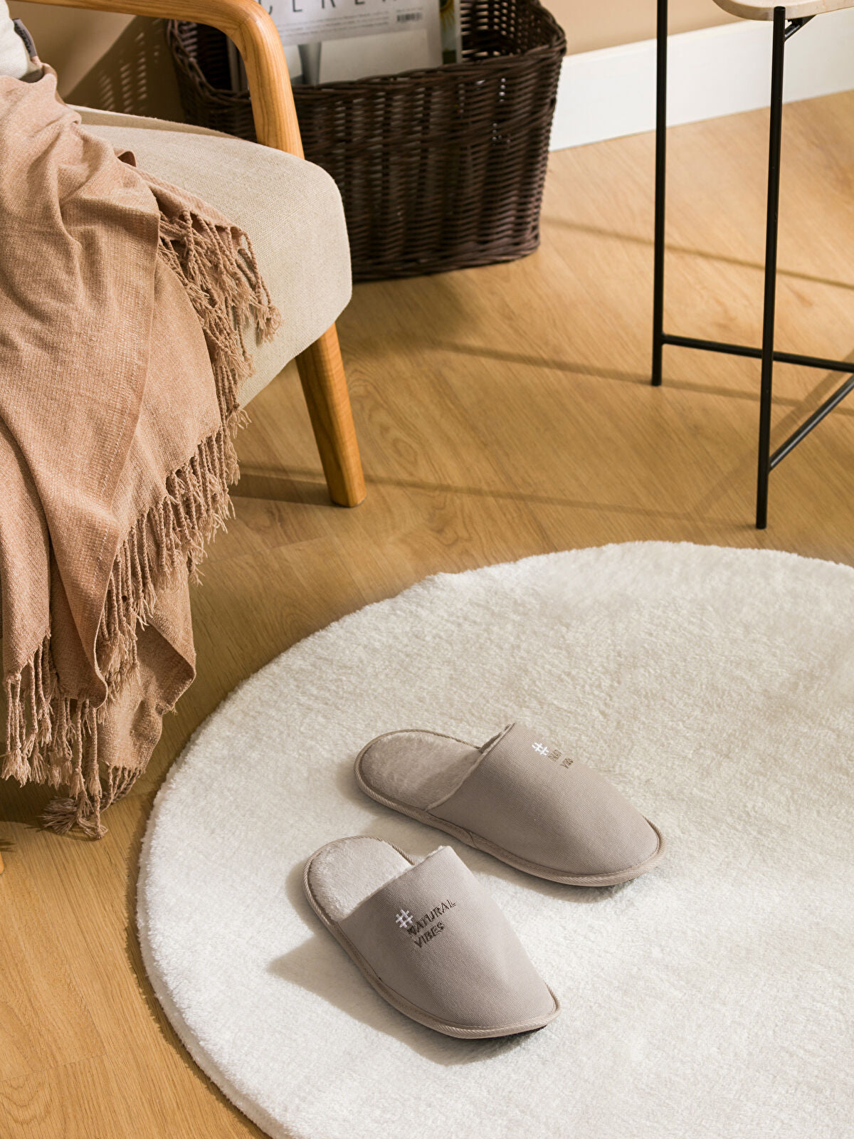 Nail-Studded Men's House Slipper