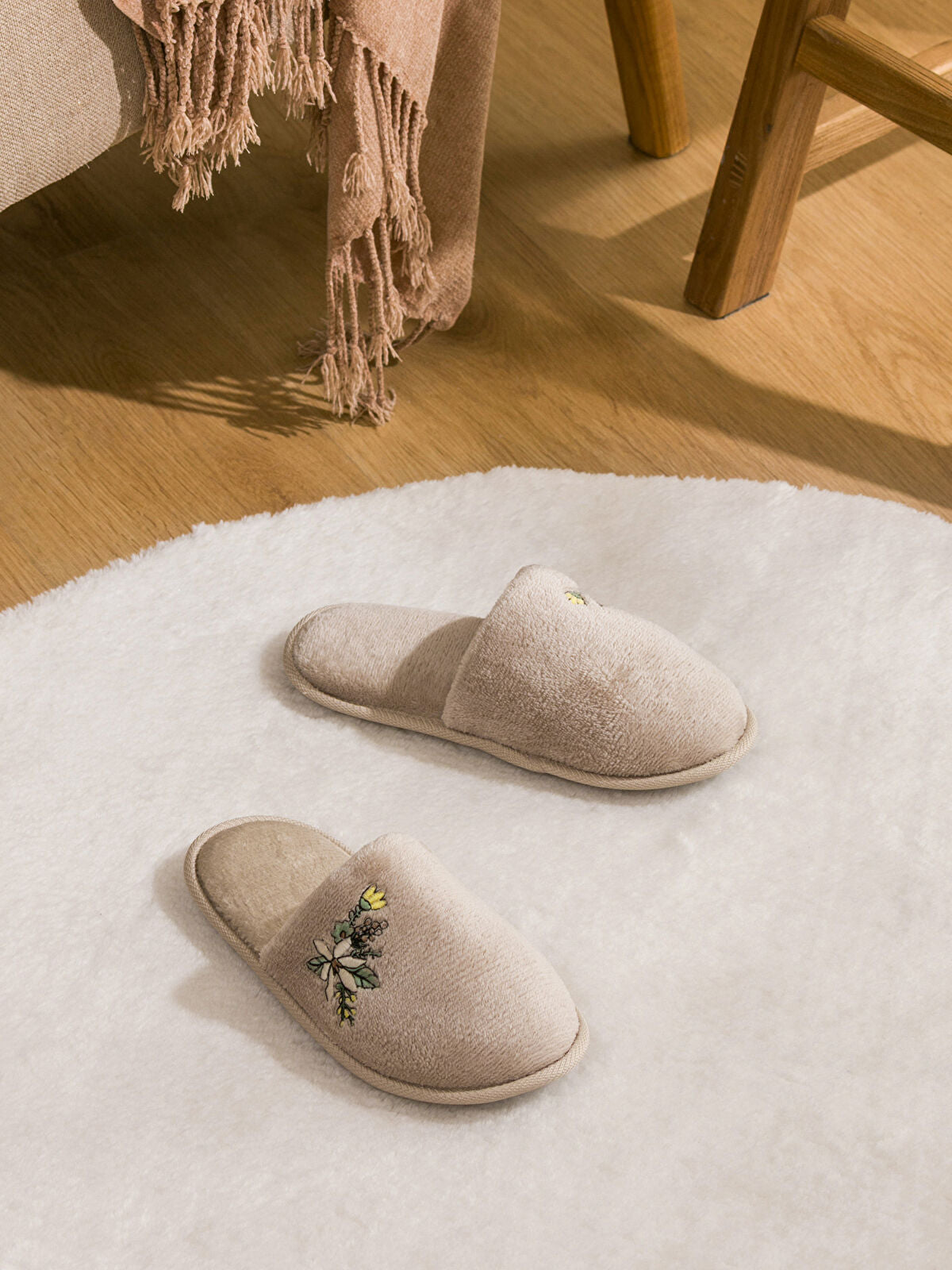 Flower Embroidery Women's Home Slipper