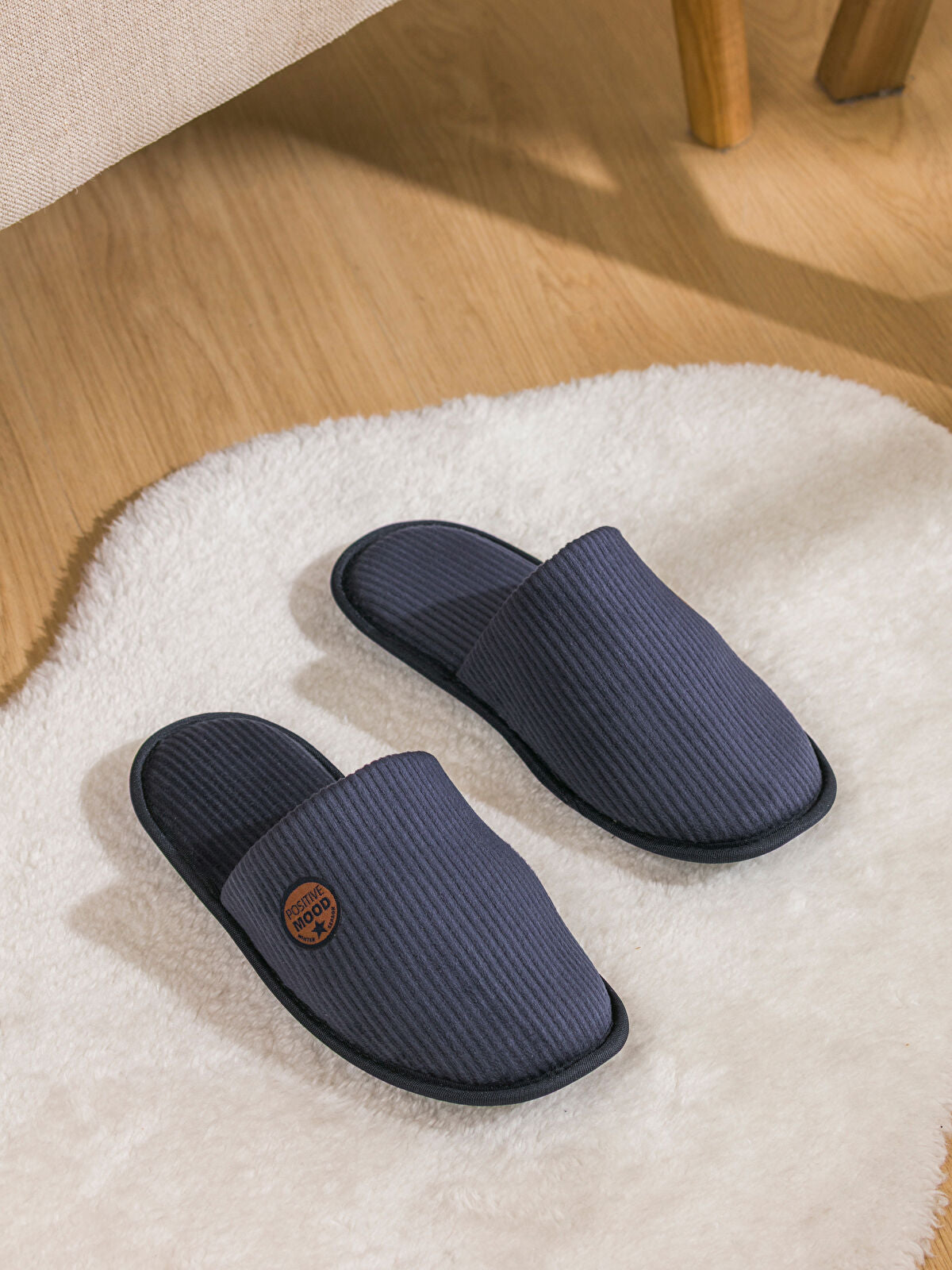 Nail-Studded Men's House Slipper