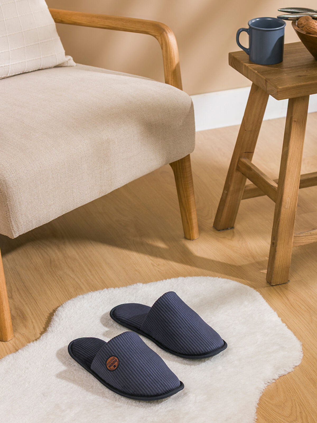 Nail-Studded Men's House Slipper