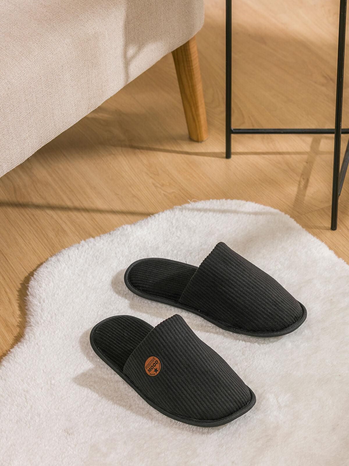 Nail-Studded Men's House Slipper