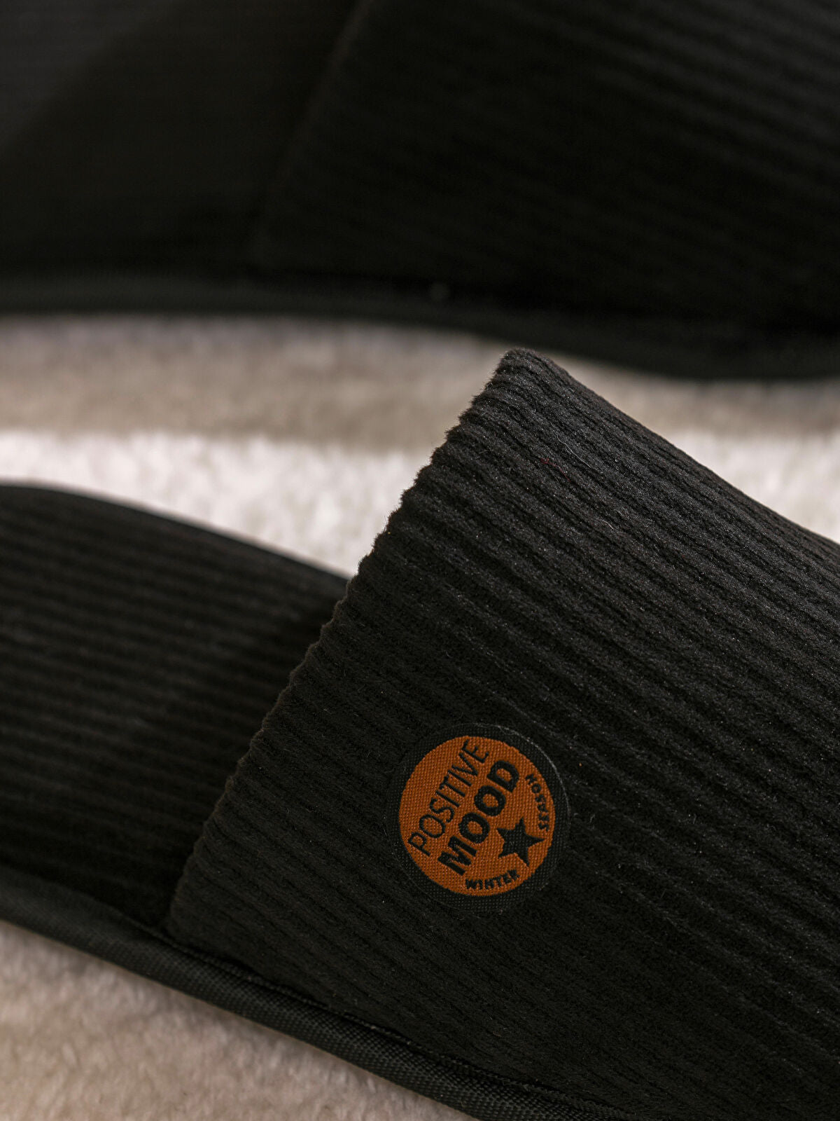 Nail-Studded Men's House Slipper