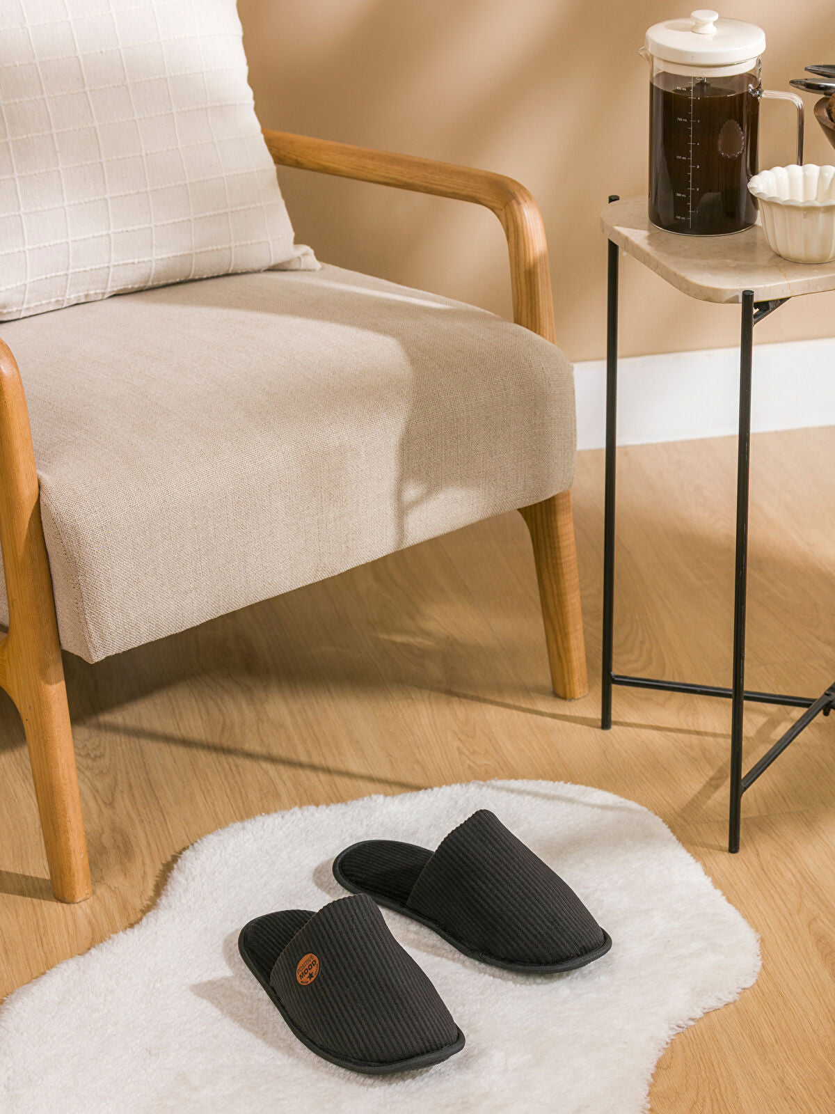 Nail-Studded Men's House Slipper