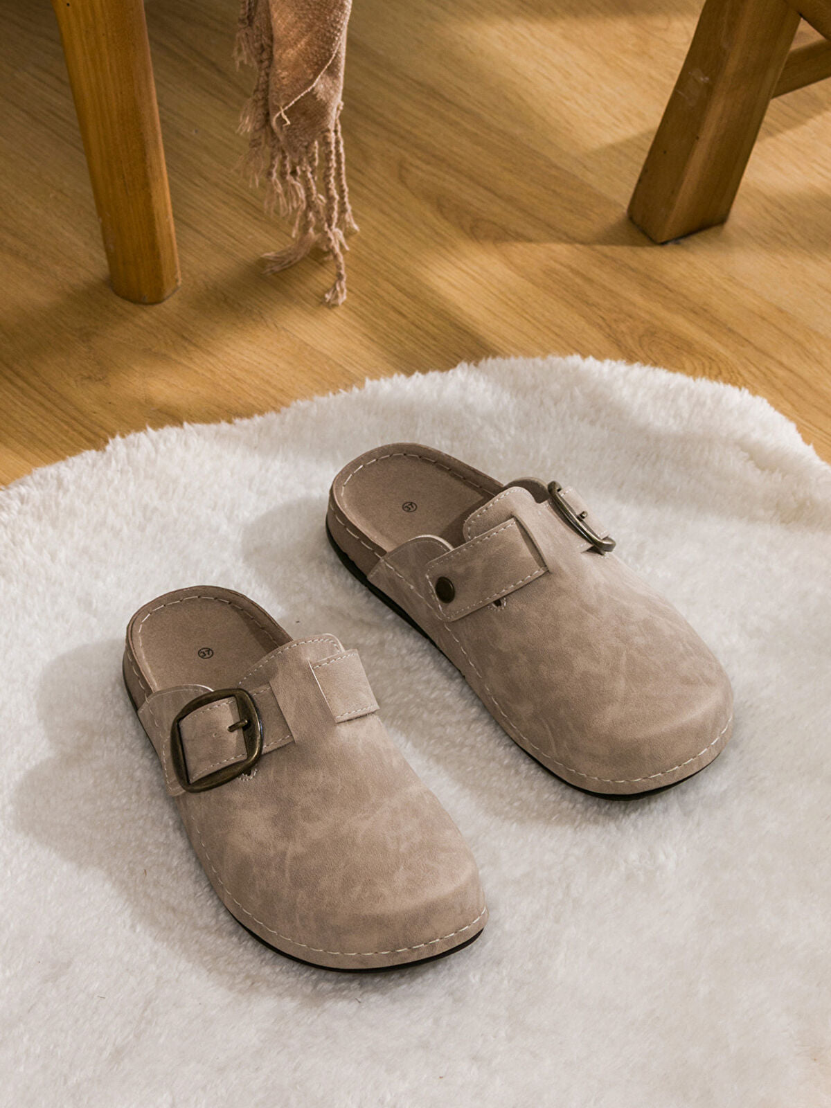 Smooth Appearance Women's Home Slippers