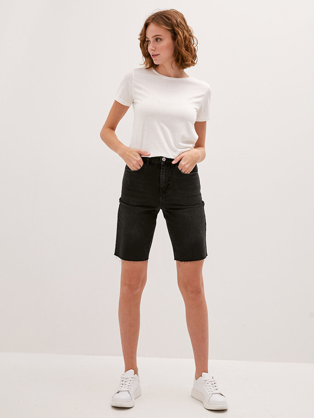 Women's Detailed Torn Design Denim Bermuda Rodeo Jeans Short