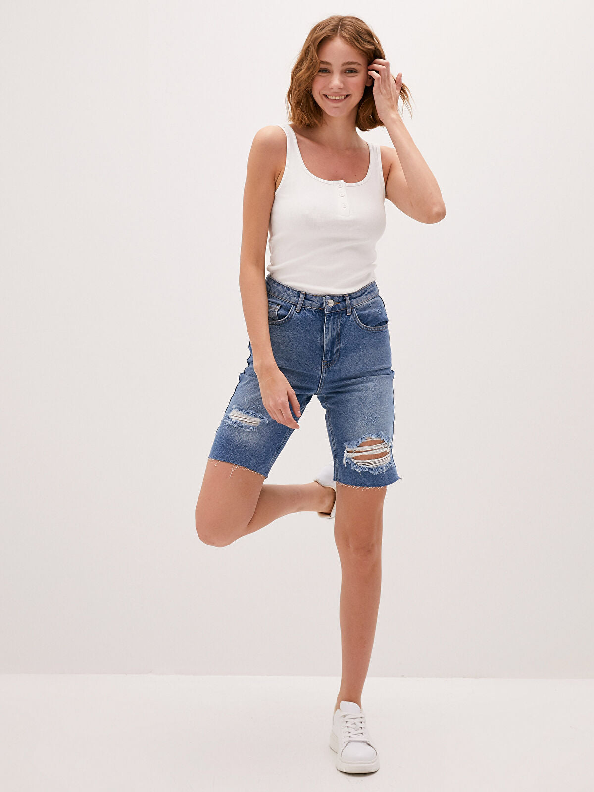 Women's Detailed Torn Design Denim Bermuda Rodeo Jeans Short