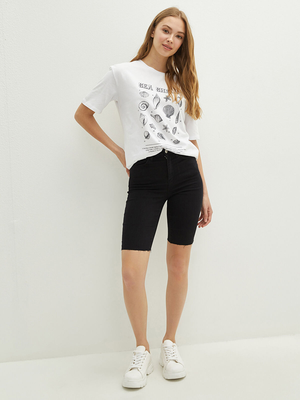 Women's Detailed Pocket Straight Jeans Short