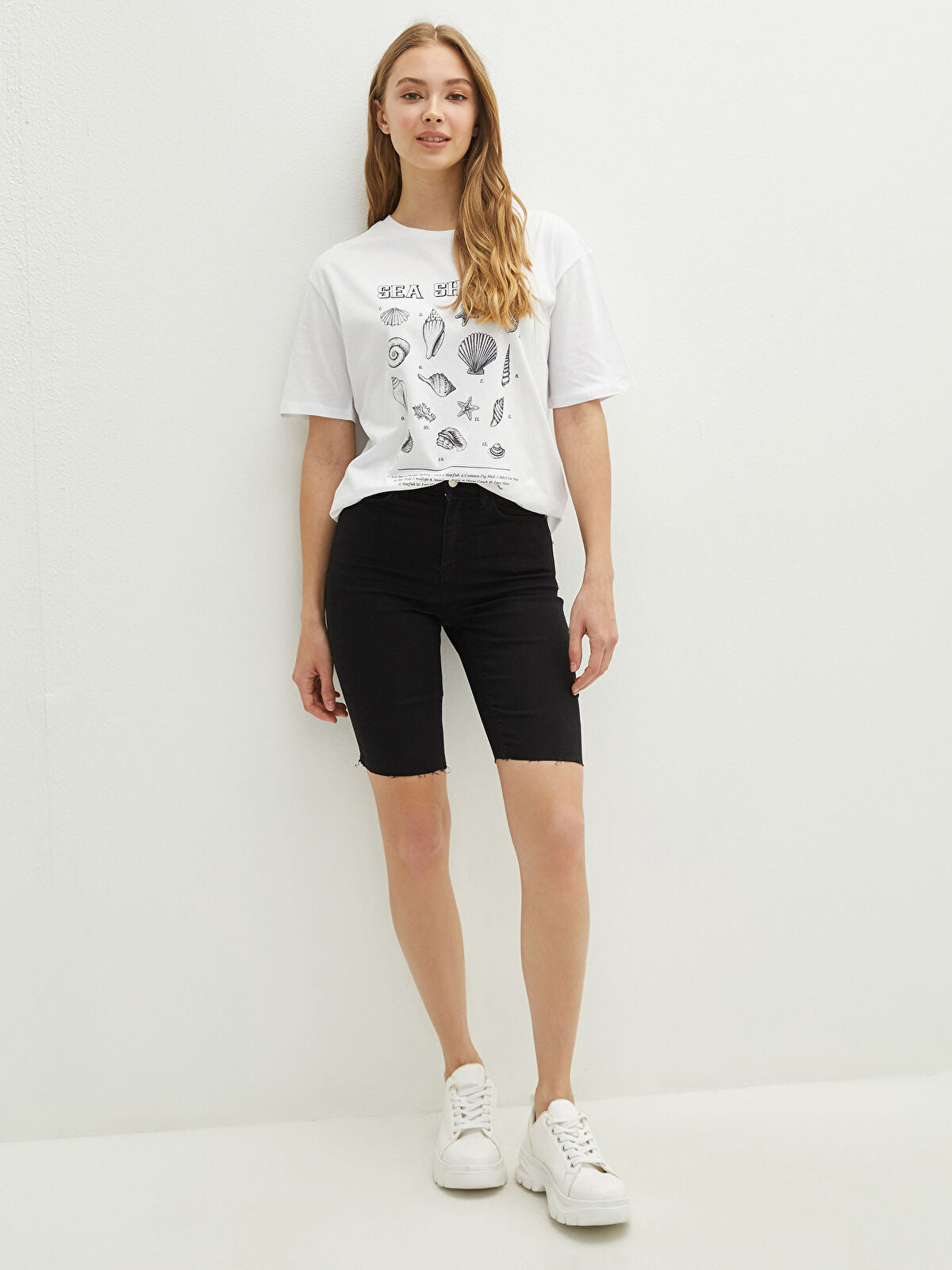 Women's Detailed Pocket Straight Jeans Short