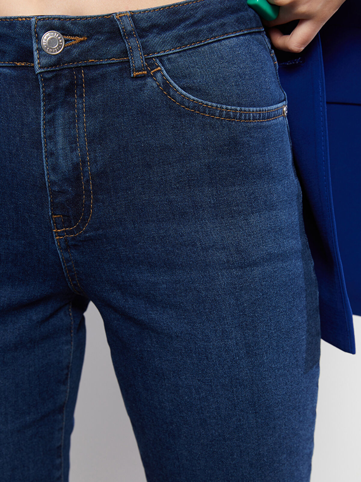 Standard Belt Slim Fit Straight Pouch Women's Rodeo Jeans Shorts