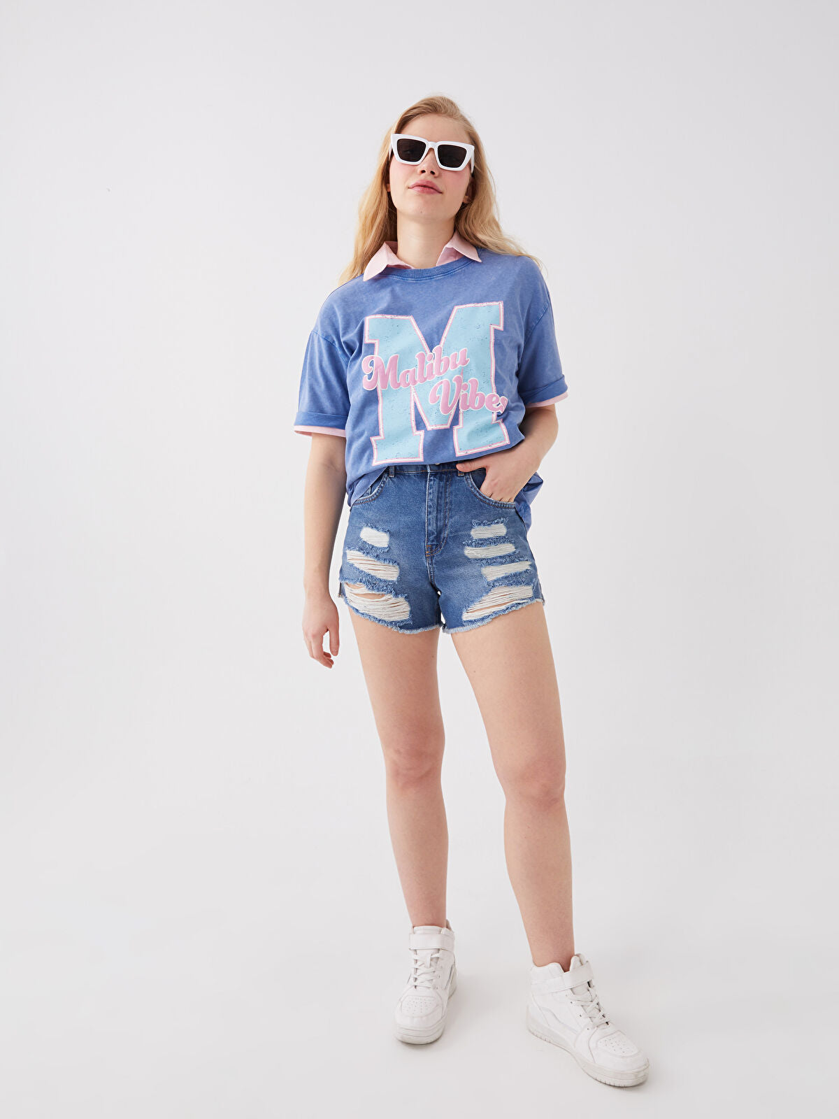 Standard Fit Ripped Detailed Women's Jeans Shorts