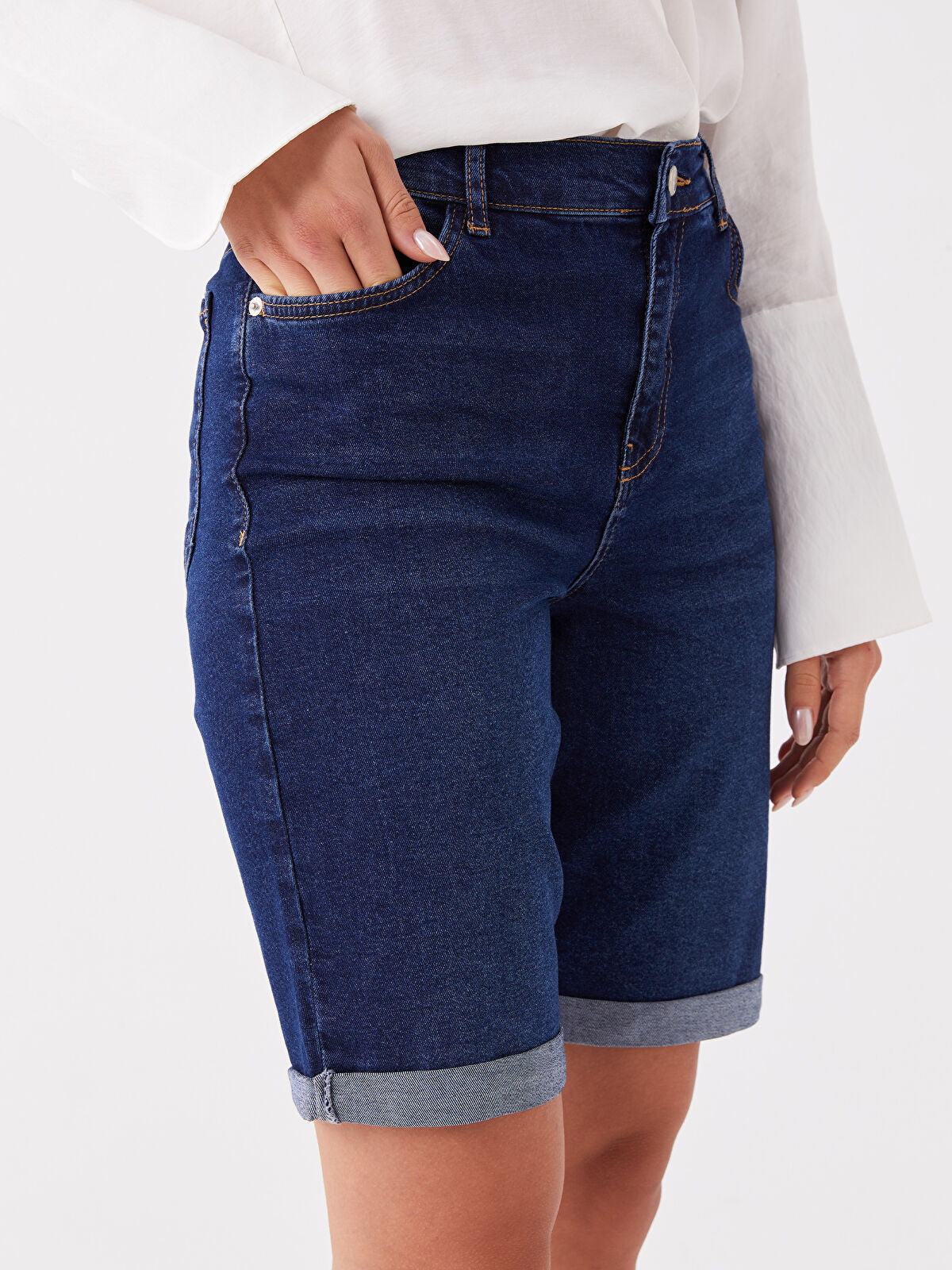 Normal Waist Bermuda Fit Women's Jeans Short