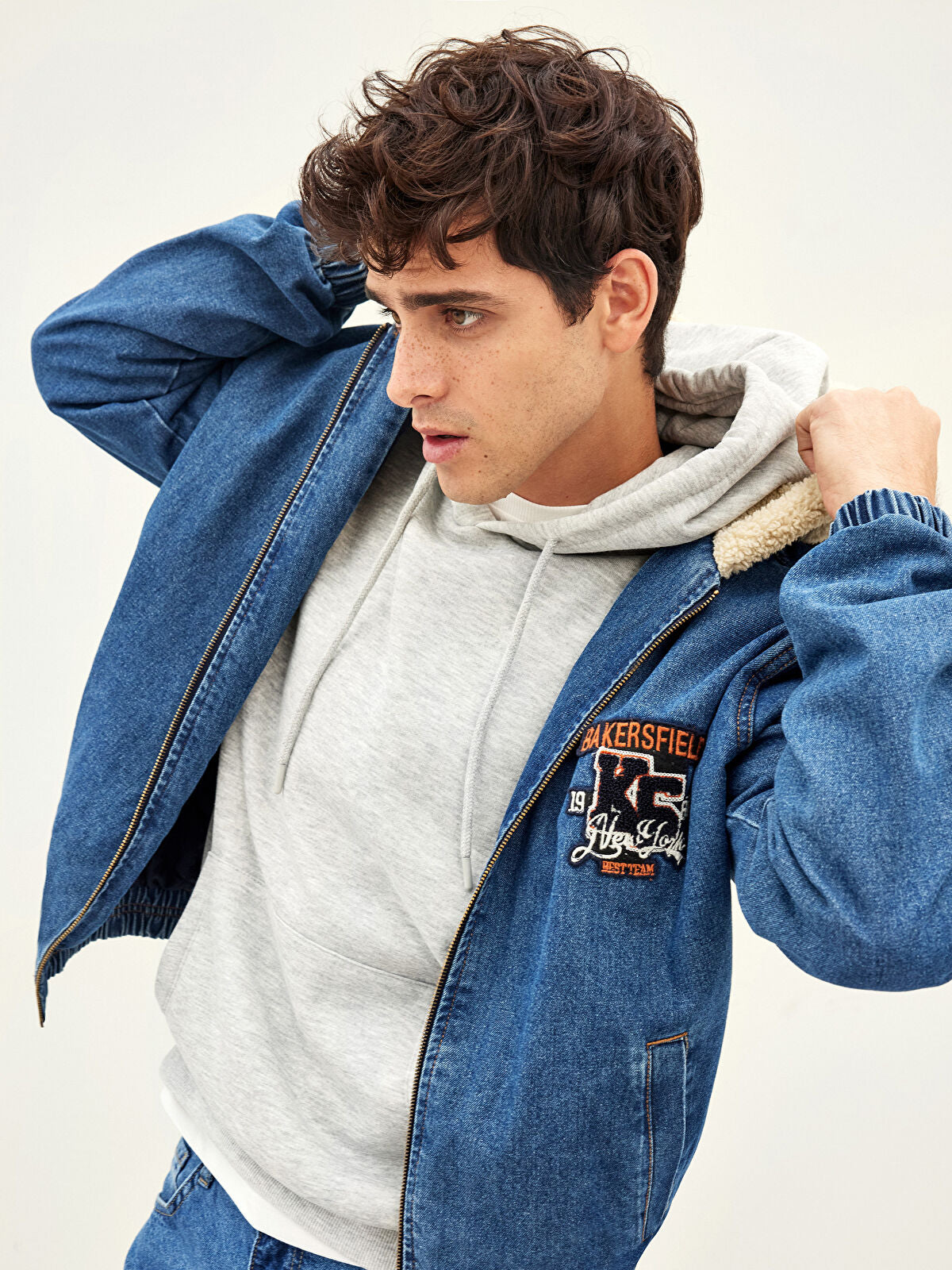 Standard Pattern Hooded Men's Denim Jacket