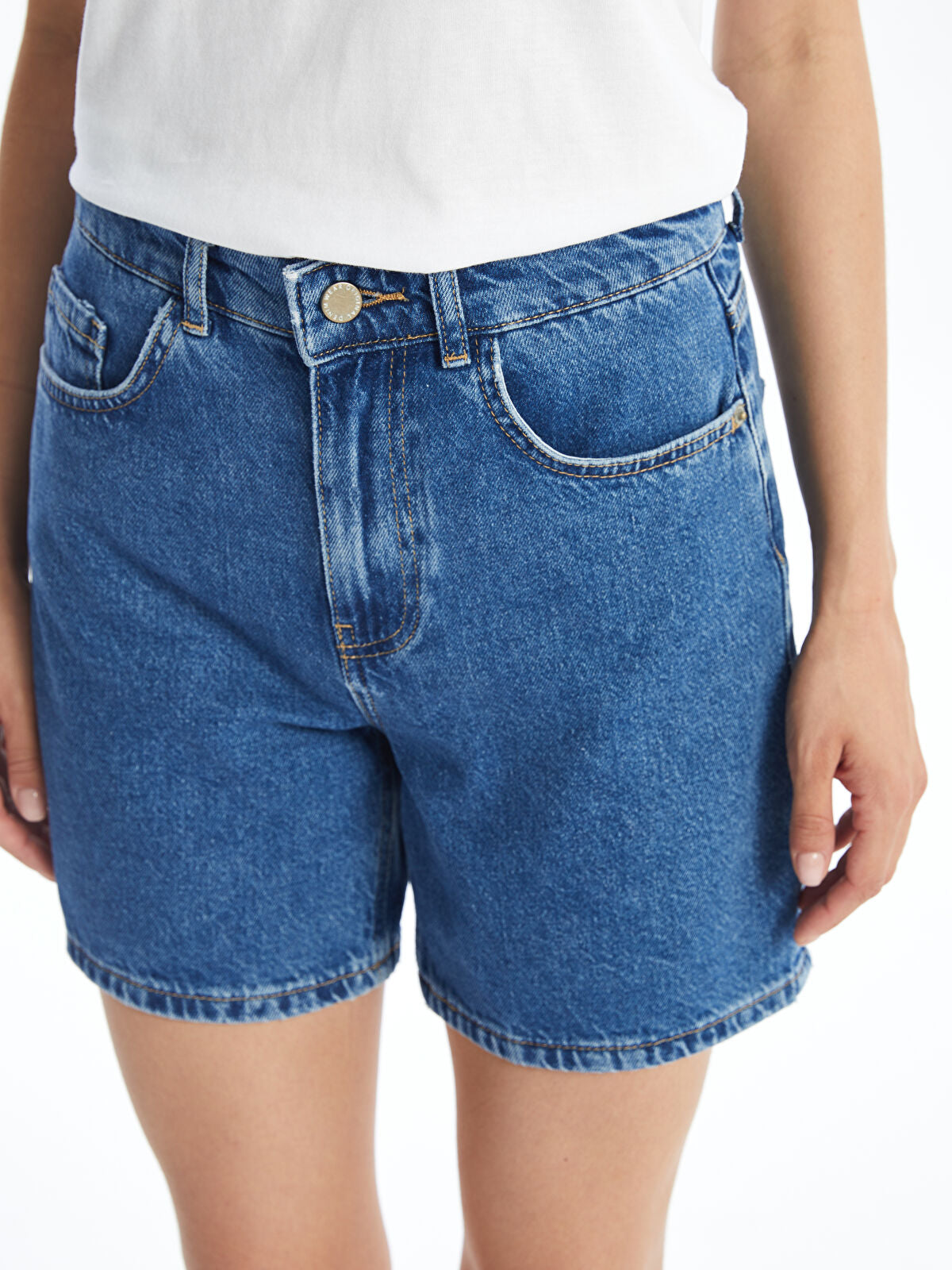 Standard Fit Women's Jeans Short