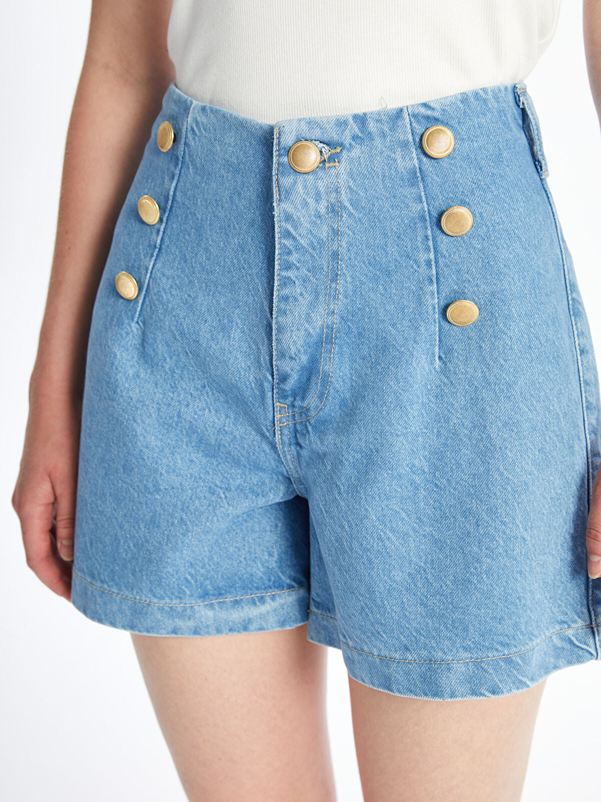 Standard Fit Women's Jeans Short