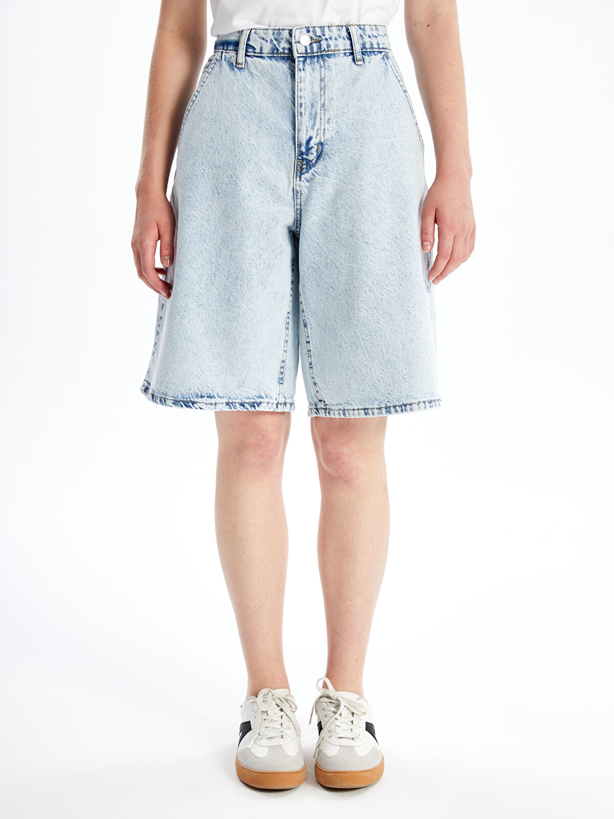 Standard Fit Women's Jeans Short