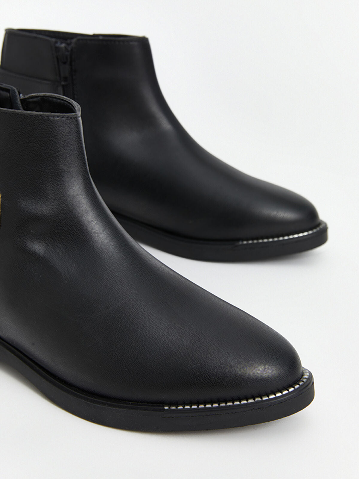 Wing Tip Leather-Look Women's Shoe