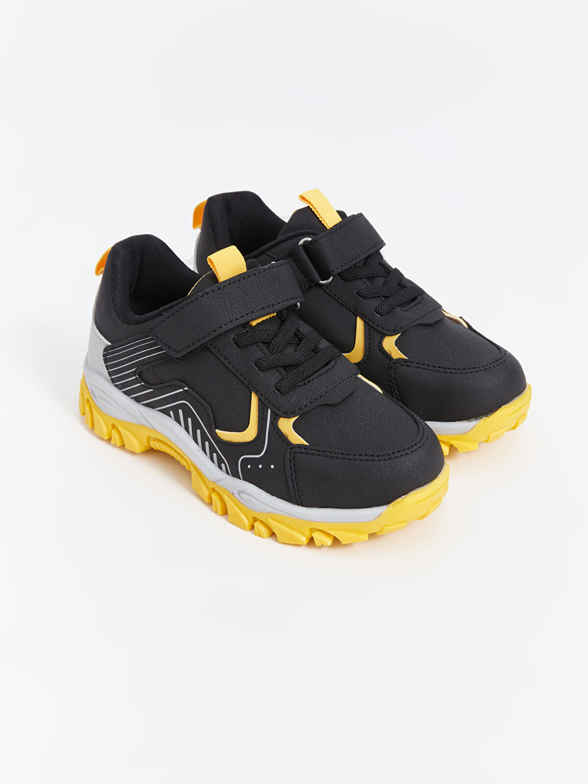 Tie and Crinkle-textured Boys' Trekking Shoes