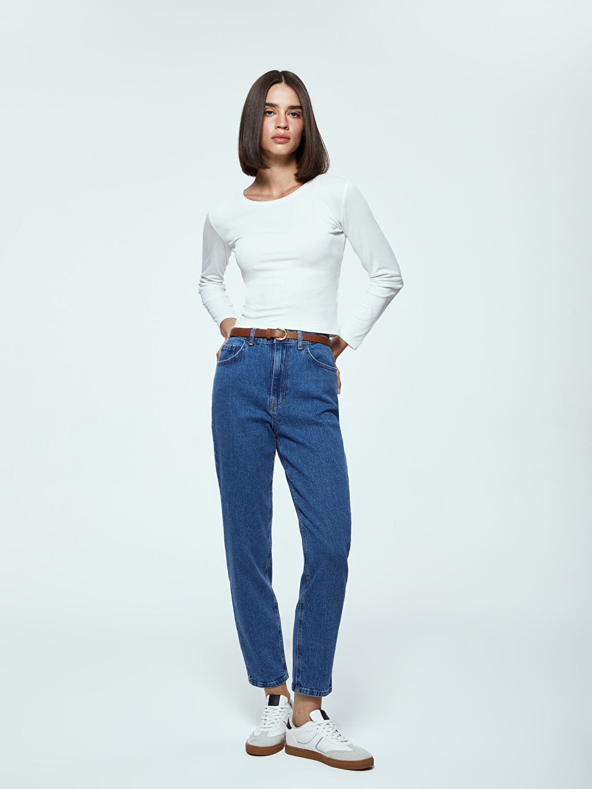 Belted Mom Fit Women's Jeans Pants