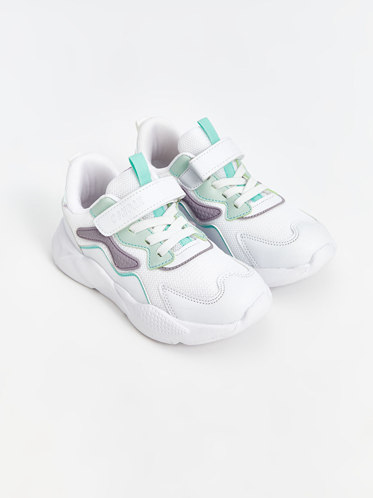 Strap-On and Crispy-Sounding Kids' Sports Shoes