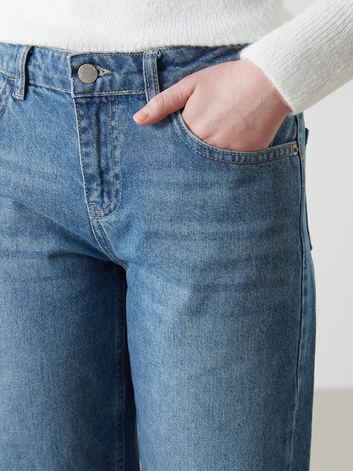 Straight Fit Women's Jeans Pants