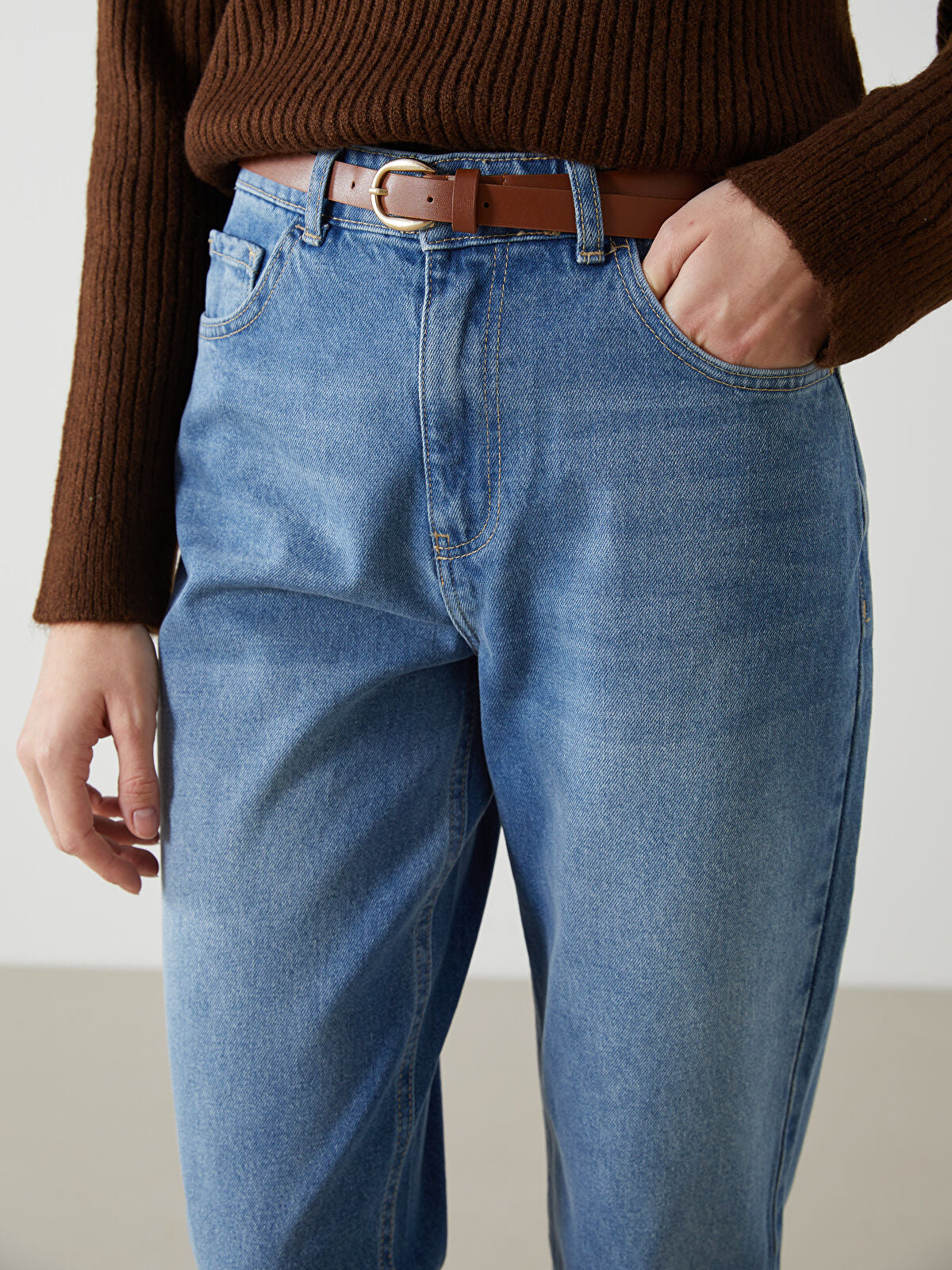Belted Mom Fit Women's Jeans Pants