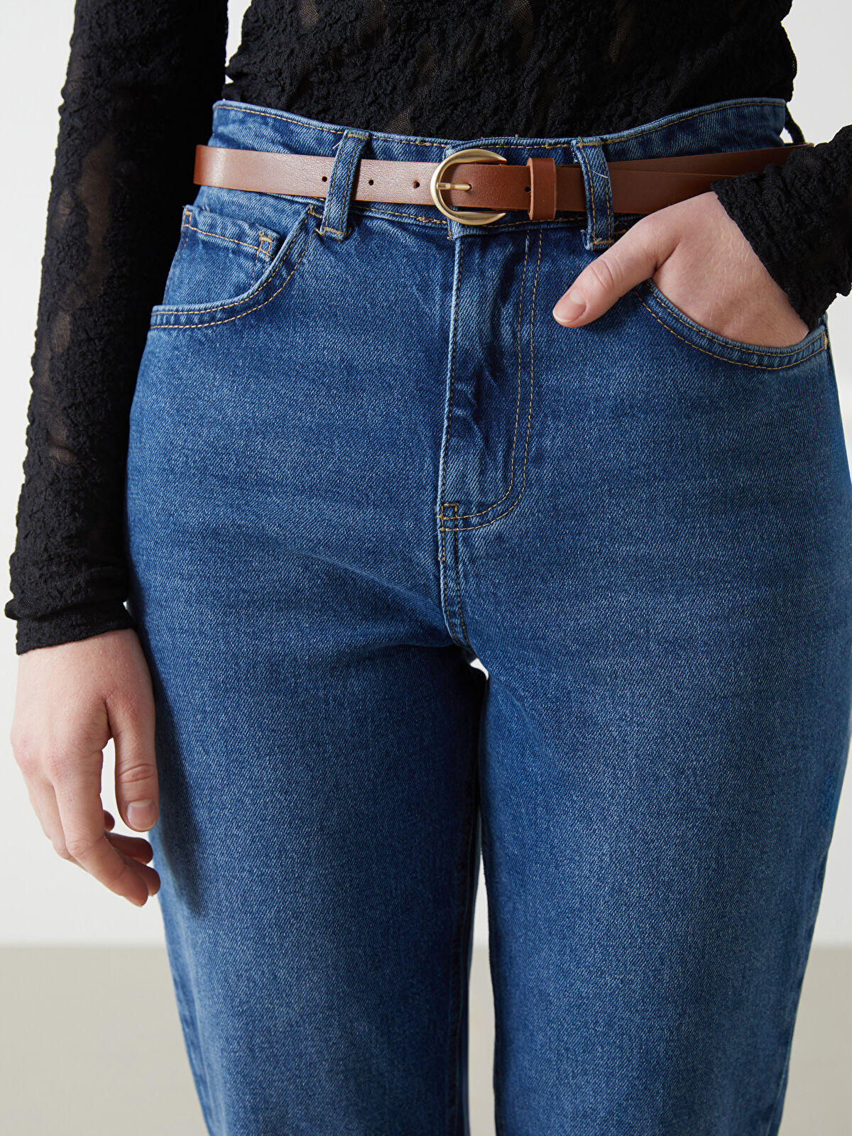 Belted Mom Fit Women's Jeans Pants