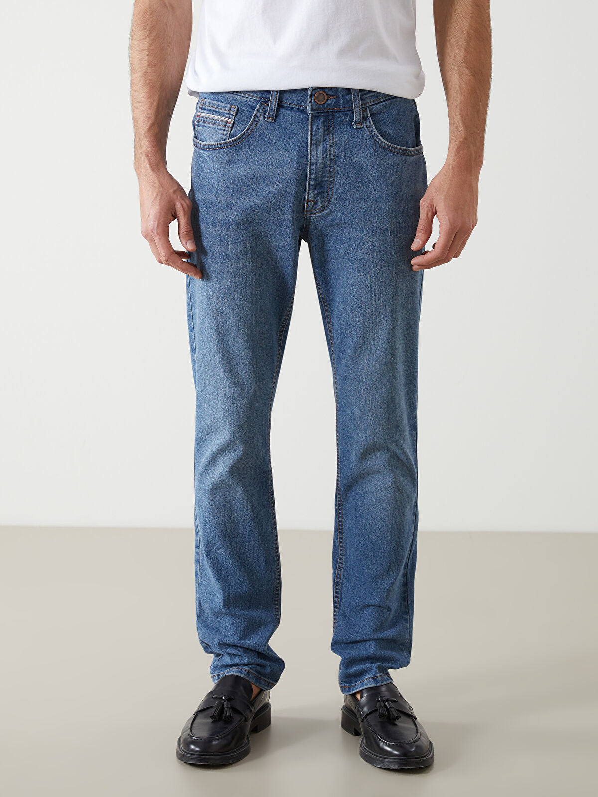 750 Slim Fit Men's Woven Jean Pantalon
