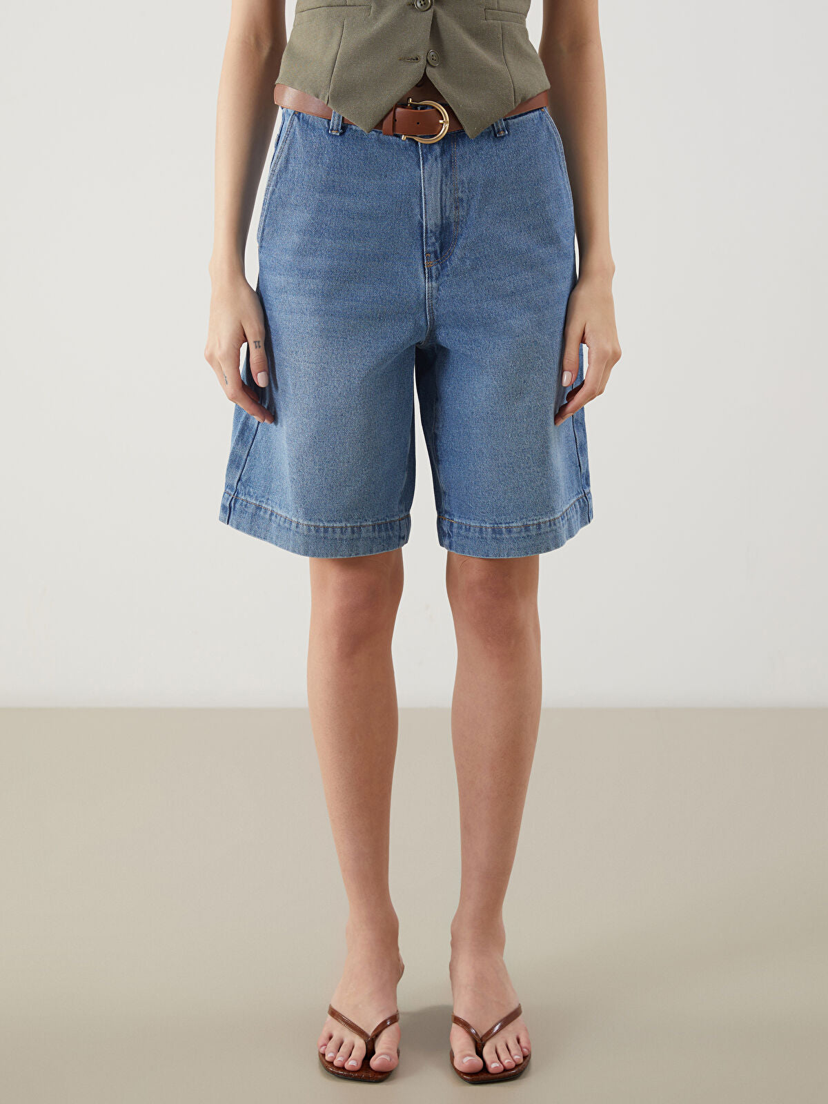 Elegant Belted Standard-Fit Women's Denim Short