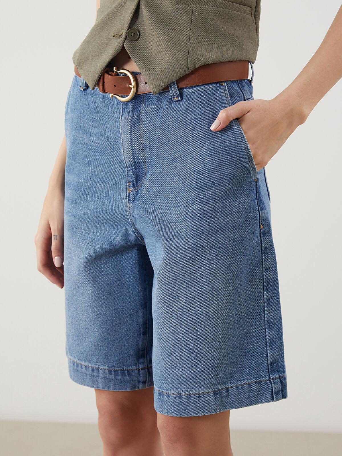 Elegant Belted Standard-Fit Women's Denim Short