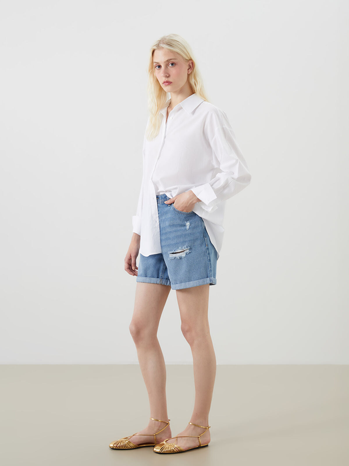 Boyfriend Fit Ripped Detailed Women's Jeans Shorts