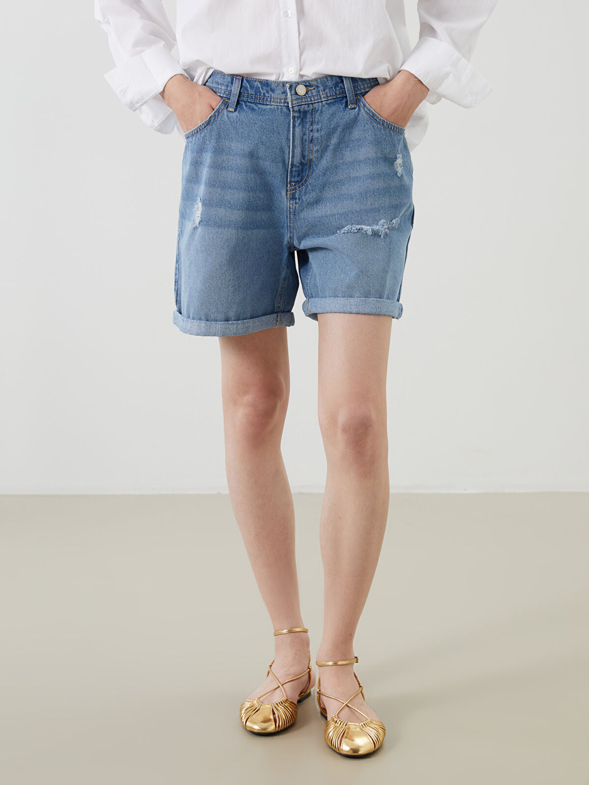 Boyfriend Fit Ripped Detailed Women's Jeans Shorts