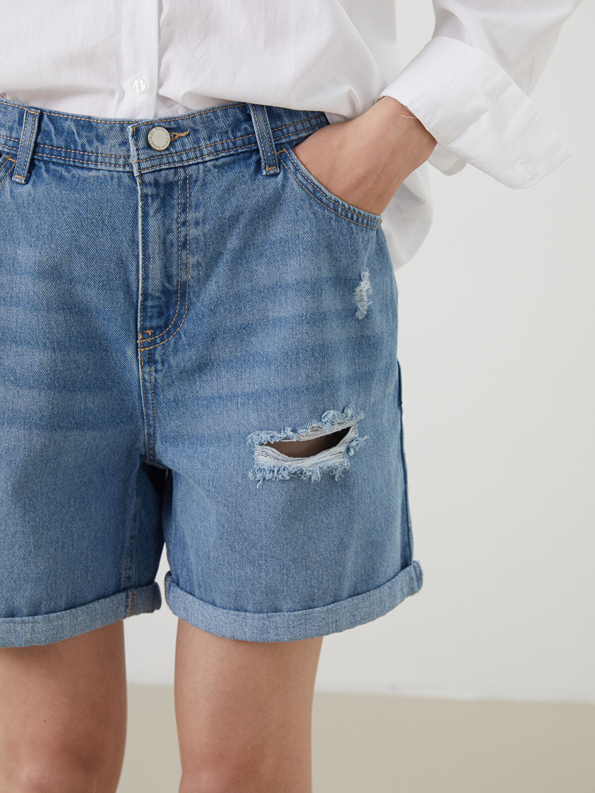Boyfriend Fit Ripped Detailed Women's Jeans Shorts