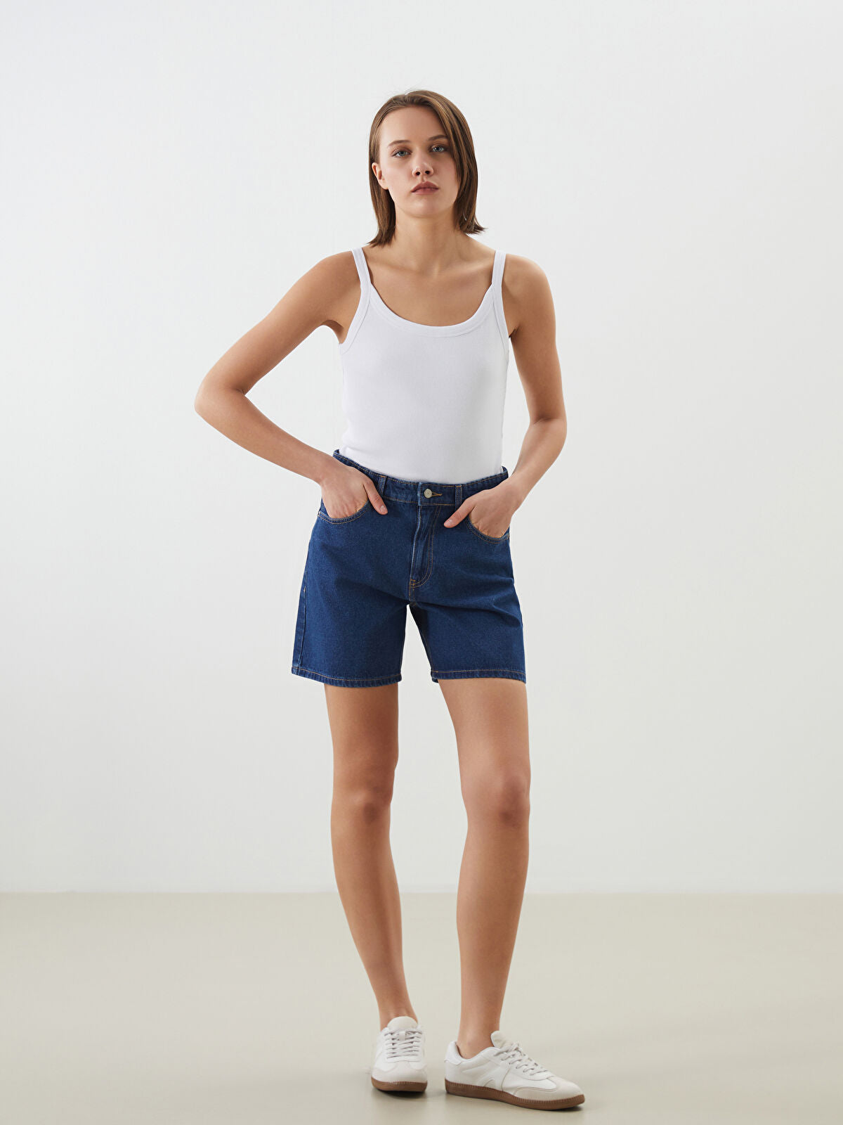 Standard Fit Women's Jeans Short