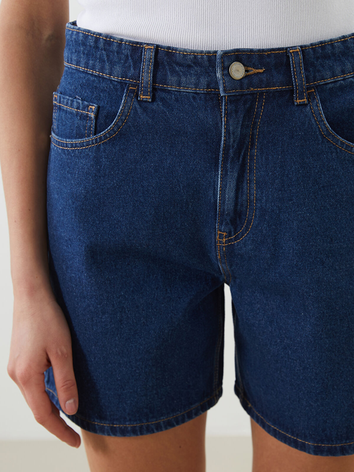 Standard Fit Women's Jeans Short