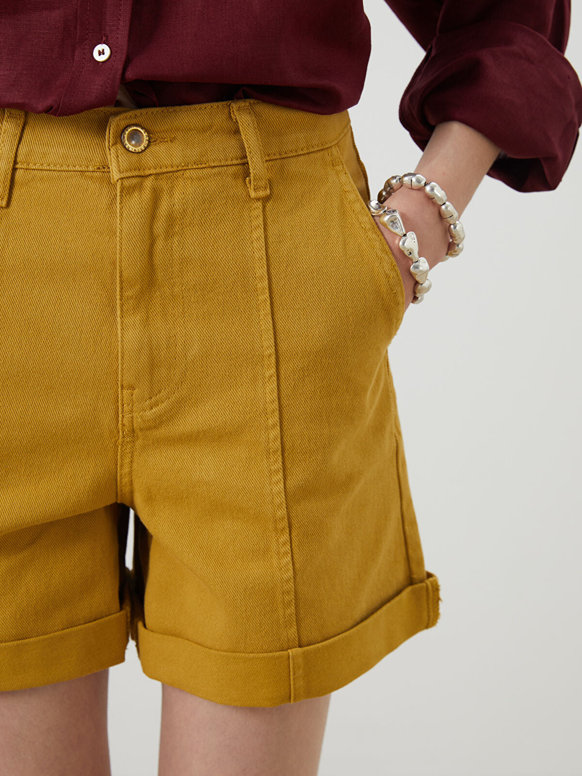 Standard Fit Women's Jeans Short