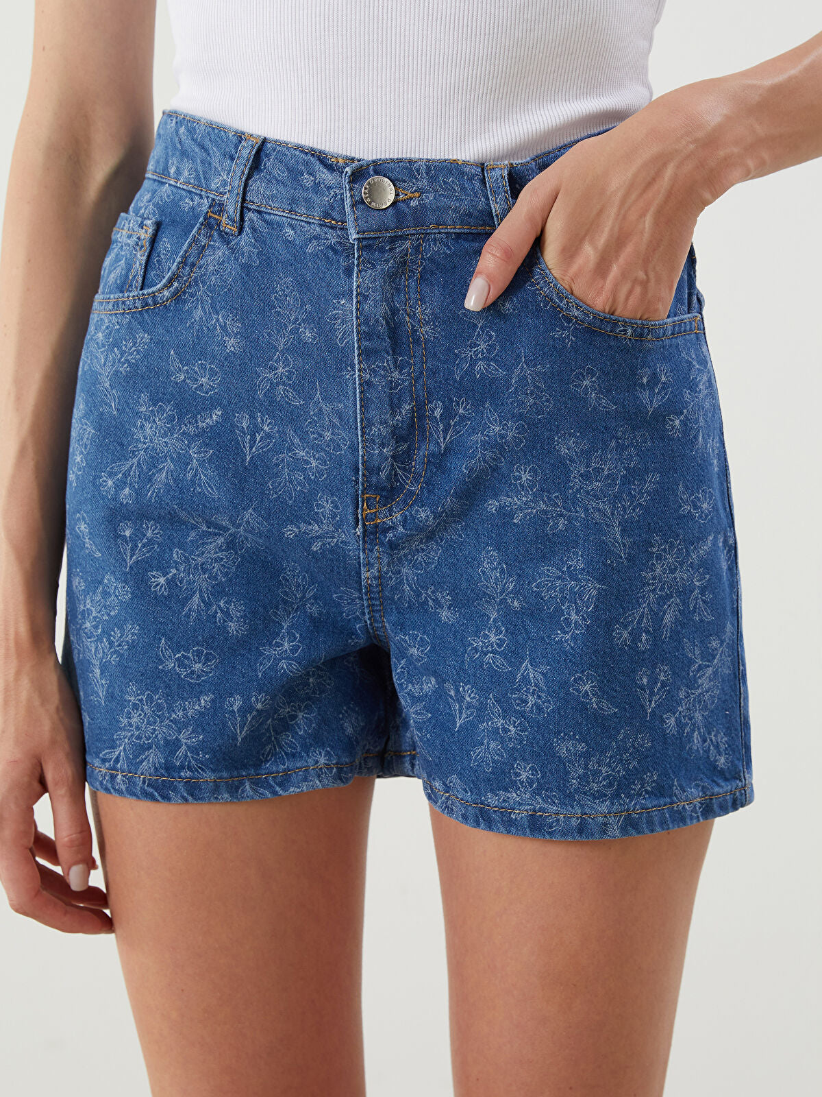 Standard Fit Flower Women's Jeans Short