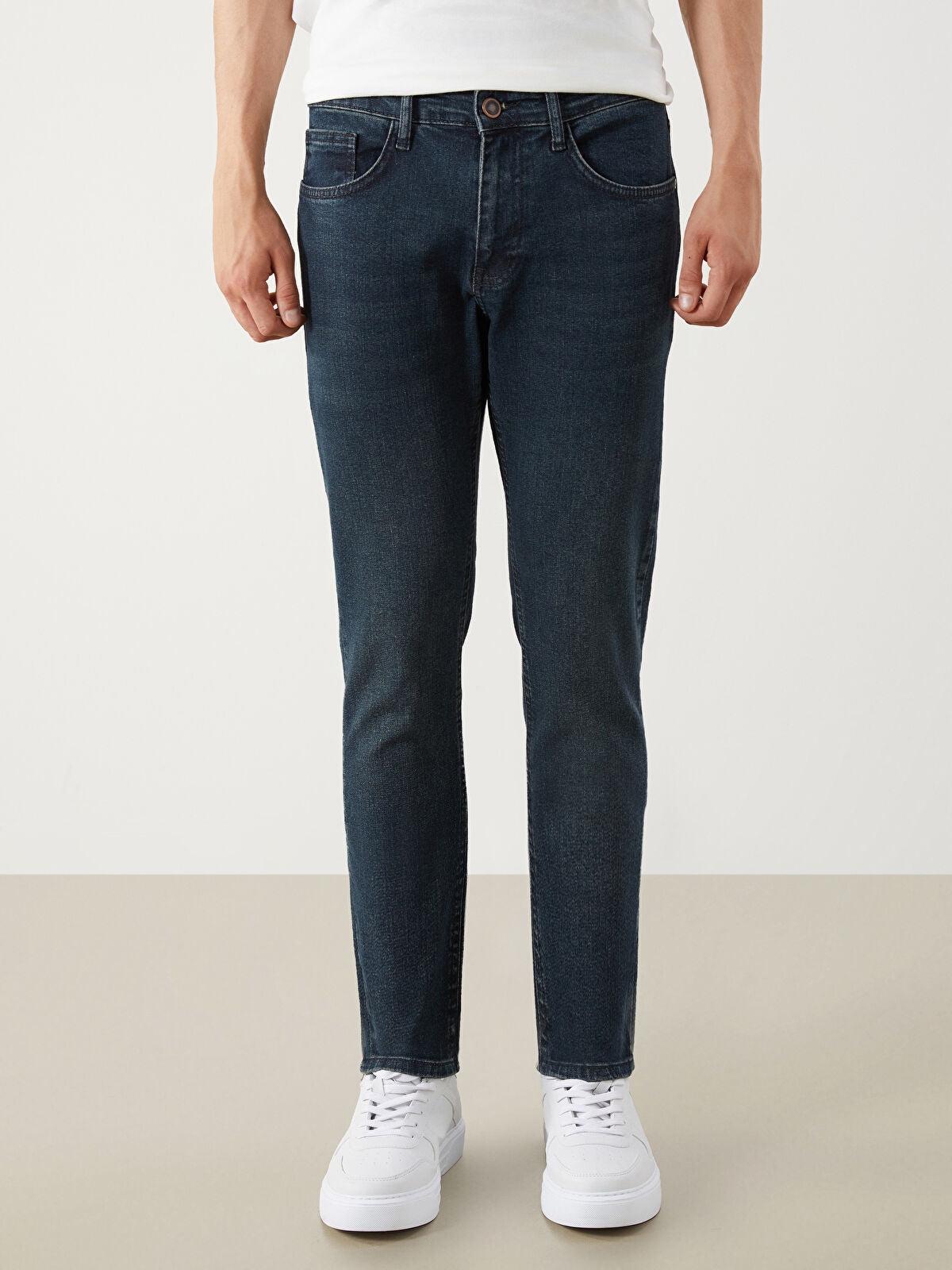 750 Slim Fit Men's Woven Jean Pantalon