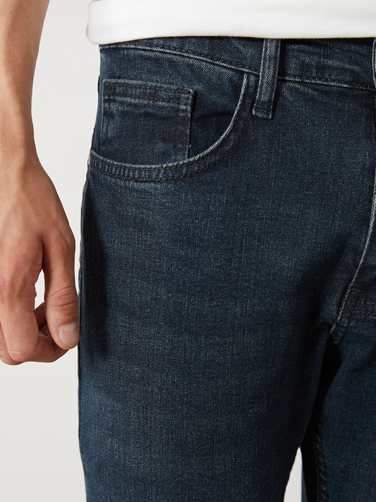 750 Slim Fit Men's Woven Jean Pantalon