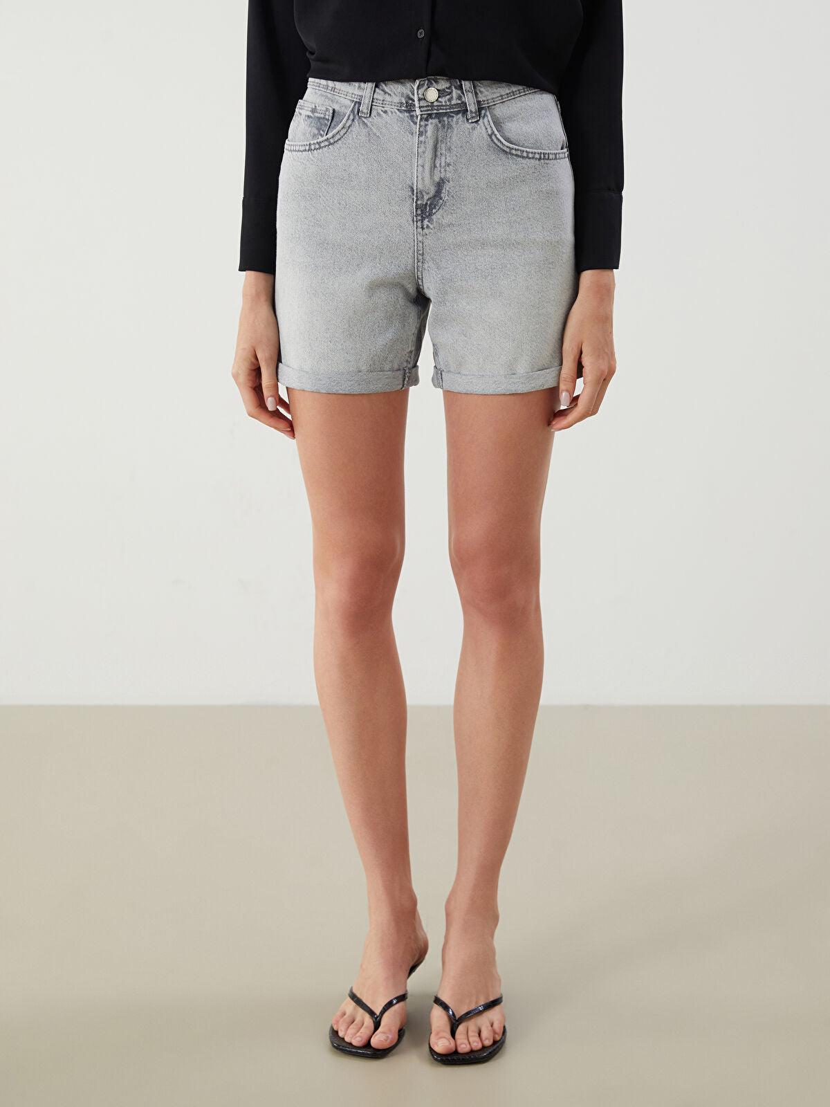 Standard Fit Women's Jeans Short