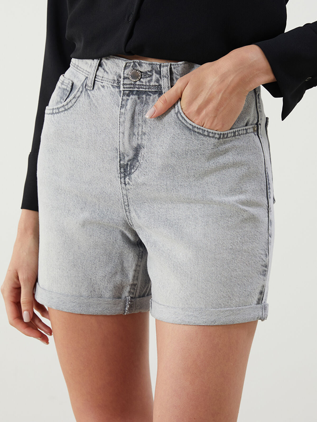 Standard Fit Women's Jeans Short