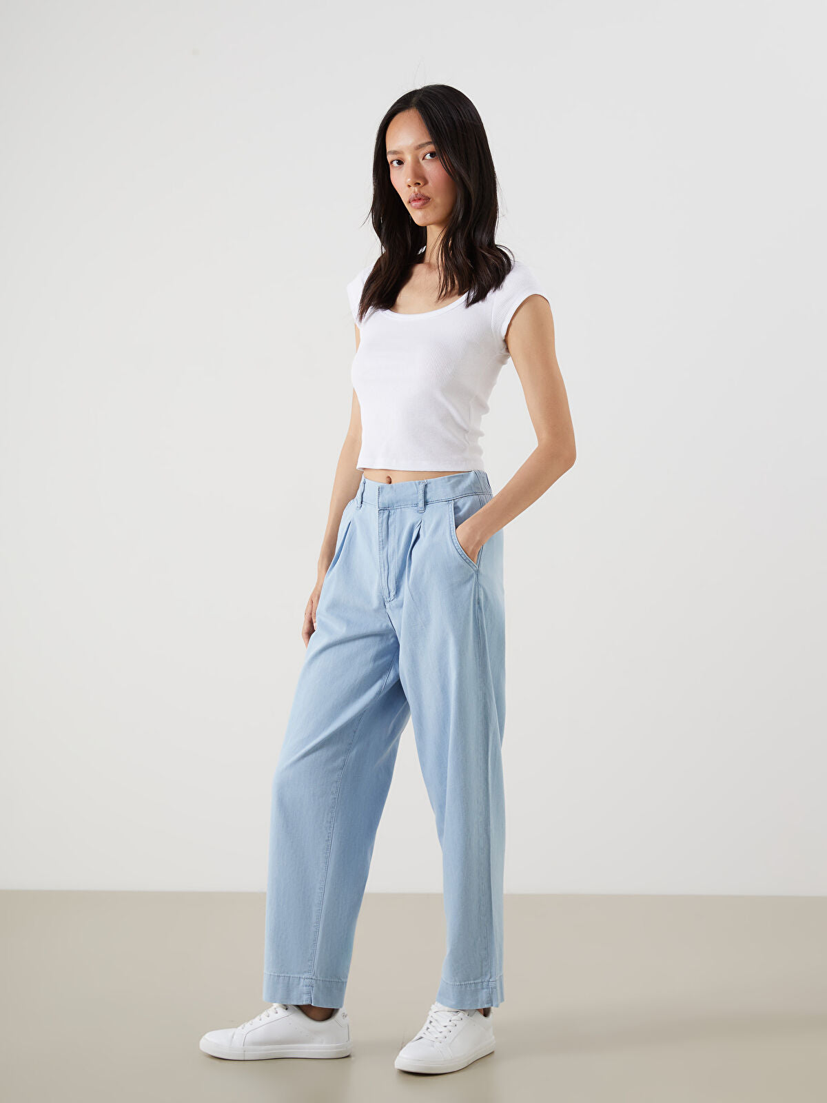 Elastic Waist Carrot Fit Women's Jean Pants