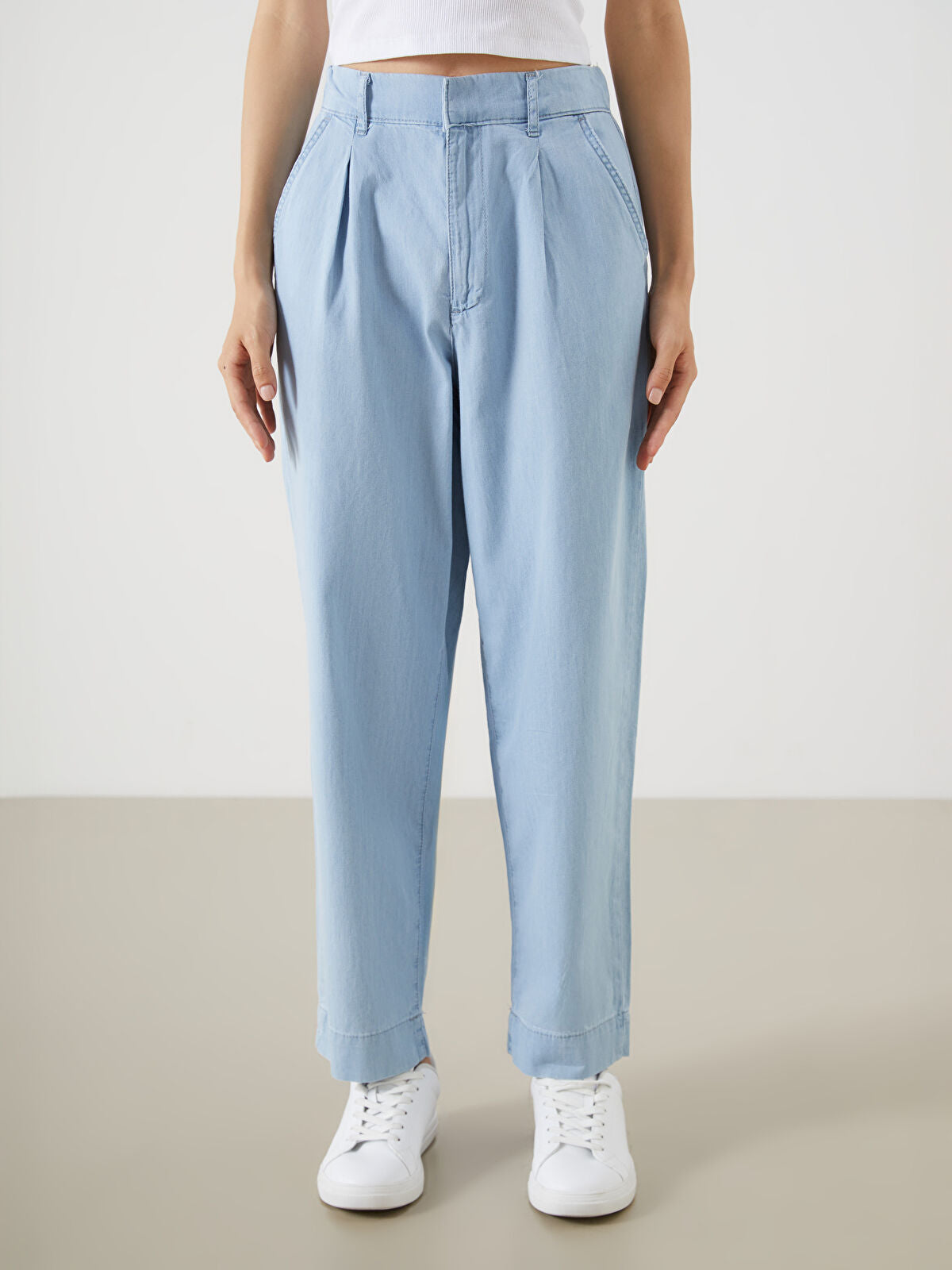 Elastic Waist Carrot Fit Women's Jean Pants