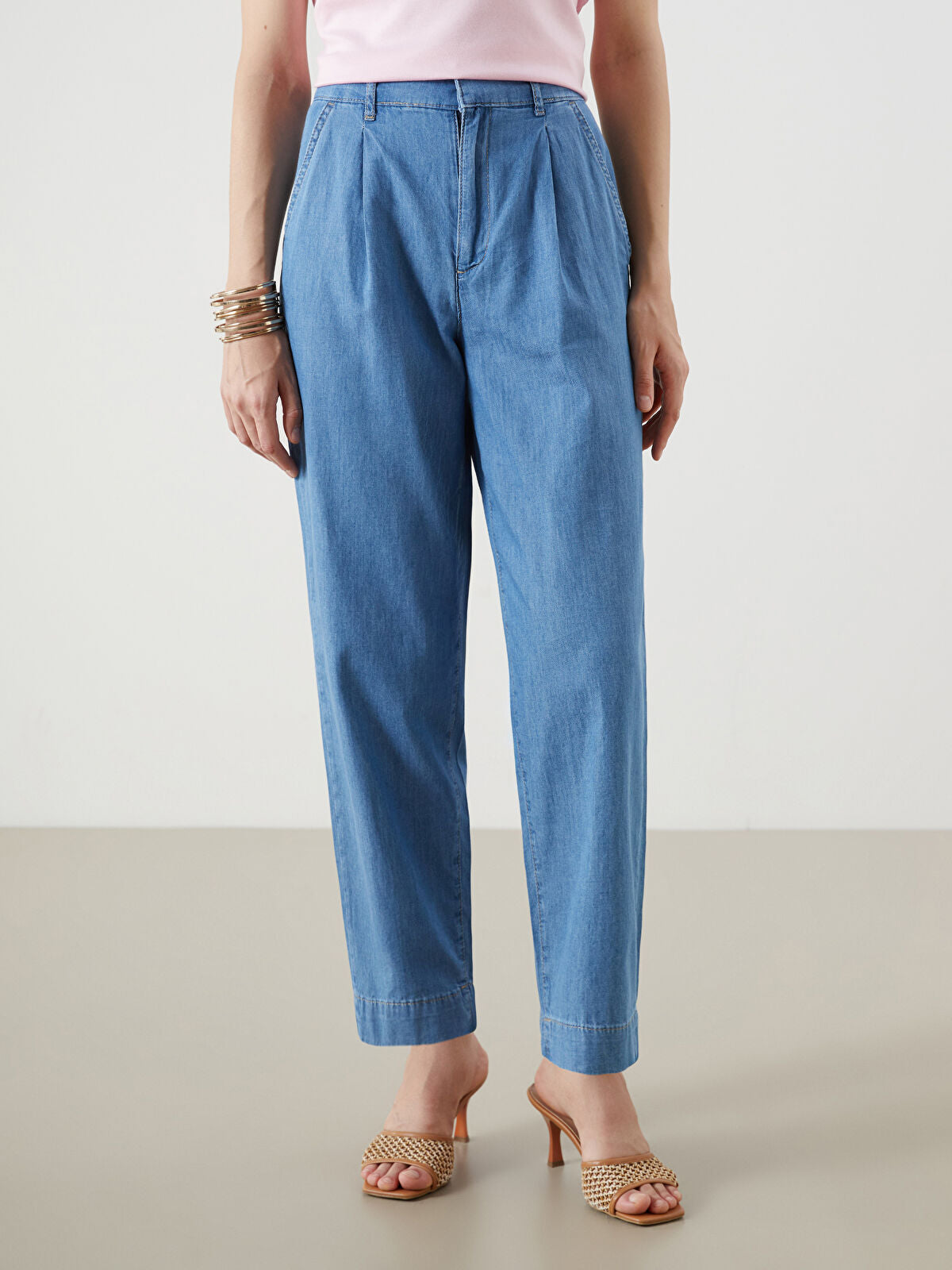 Elastic Waist Carrot Fit Women's Jean Pants