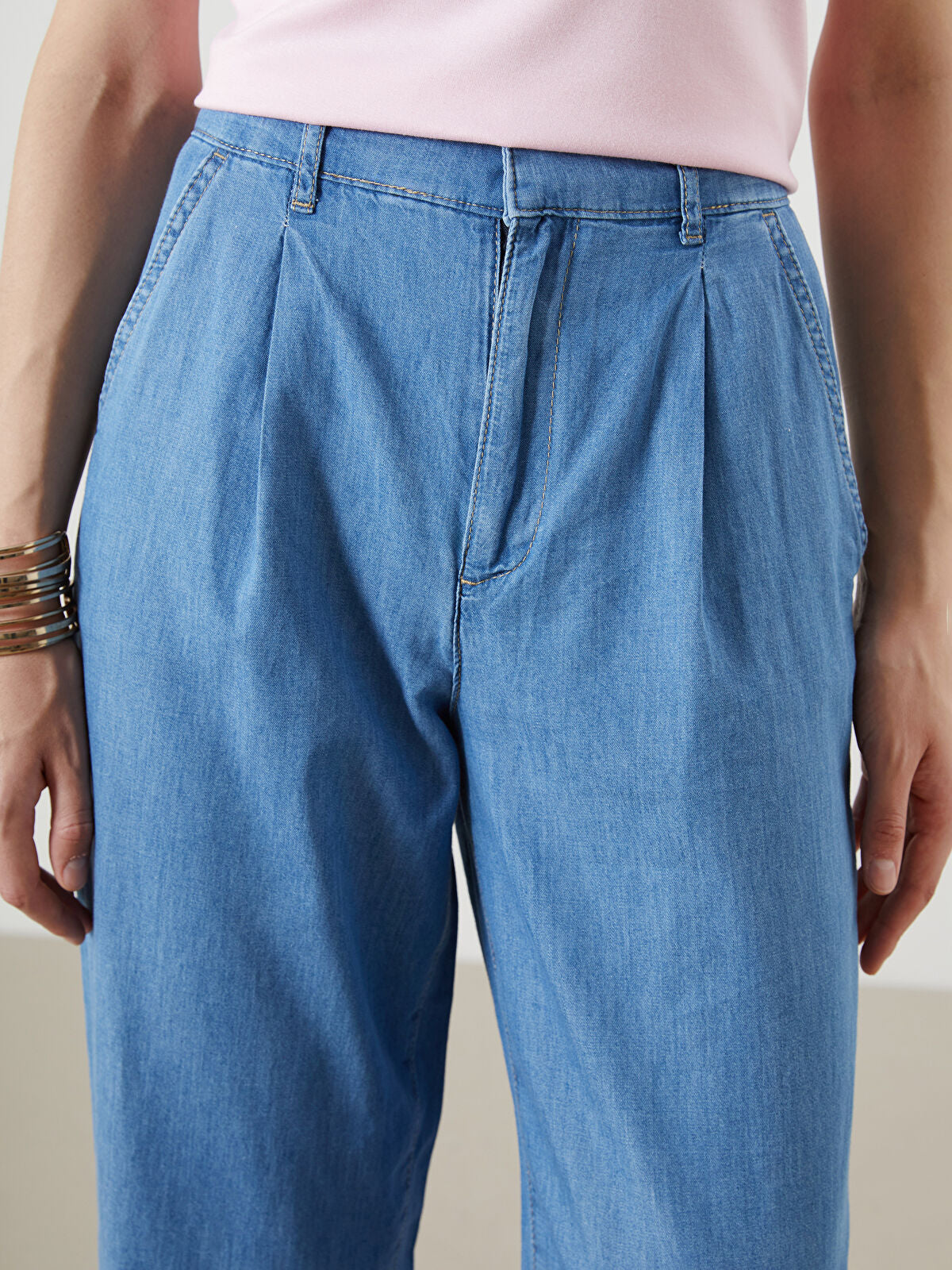 Elastic Waist Carrot Fit Women's Jean Pants