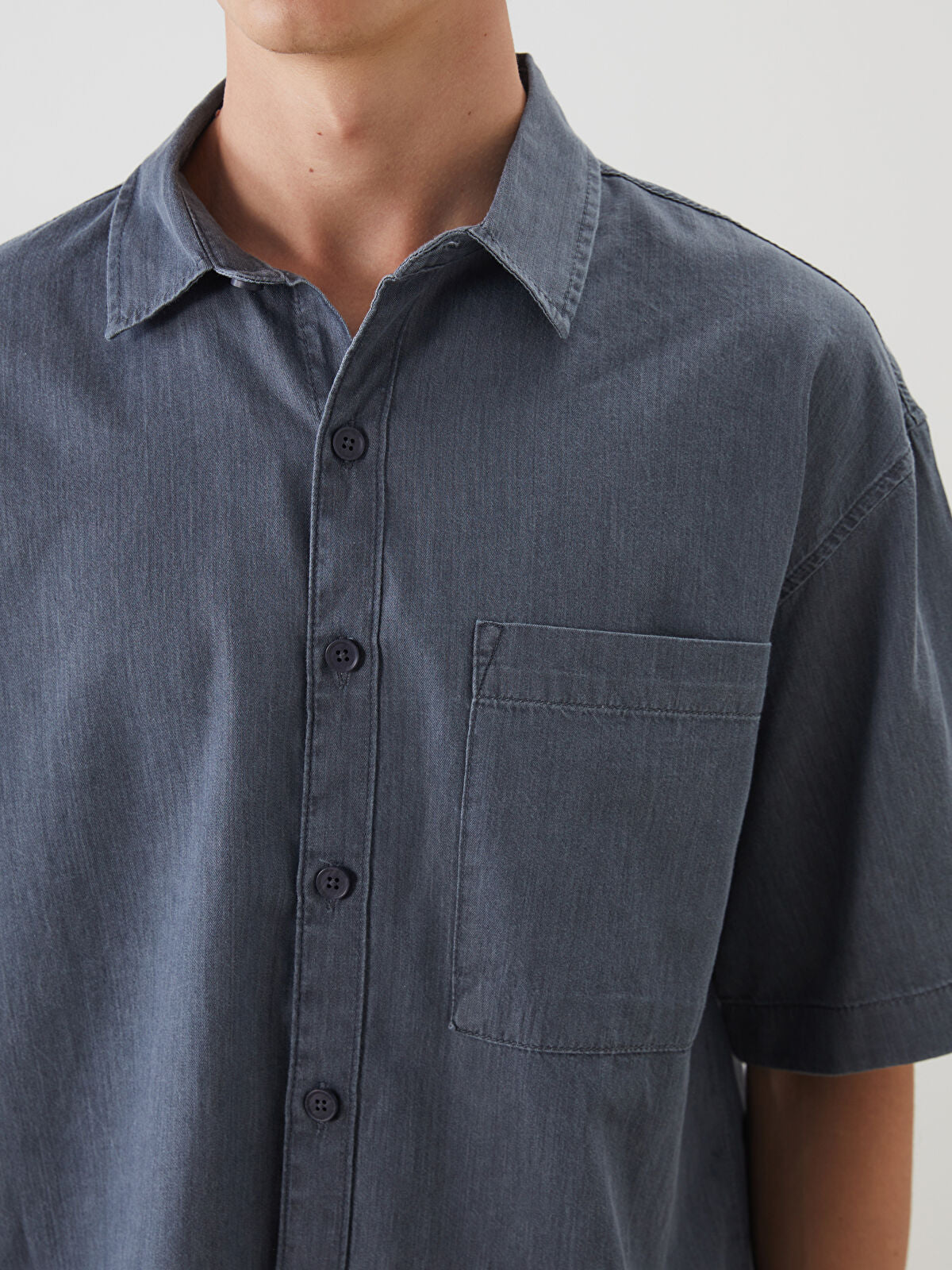 Comfortable Short-Sleeved Men's Jeans T-shirt